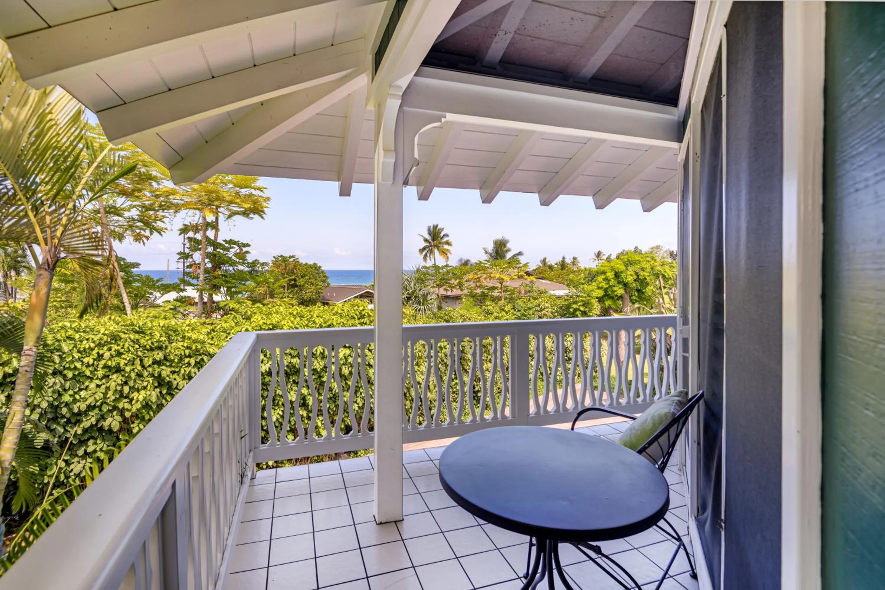 Patio in Big Island Retreat - No Resort Fees