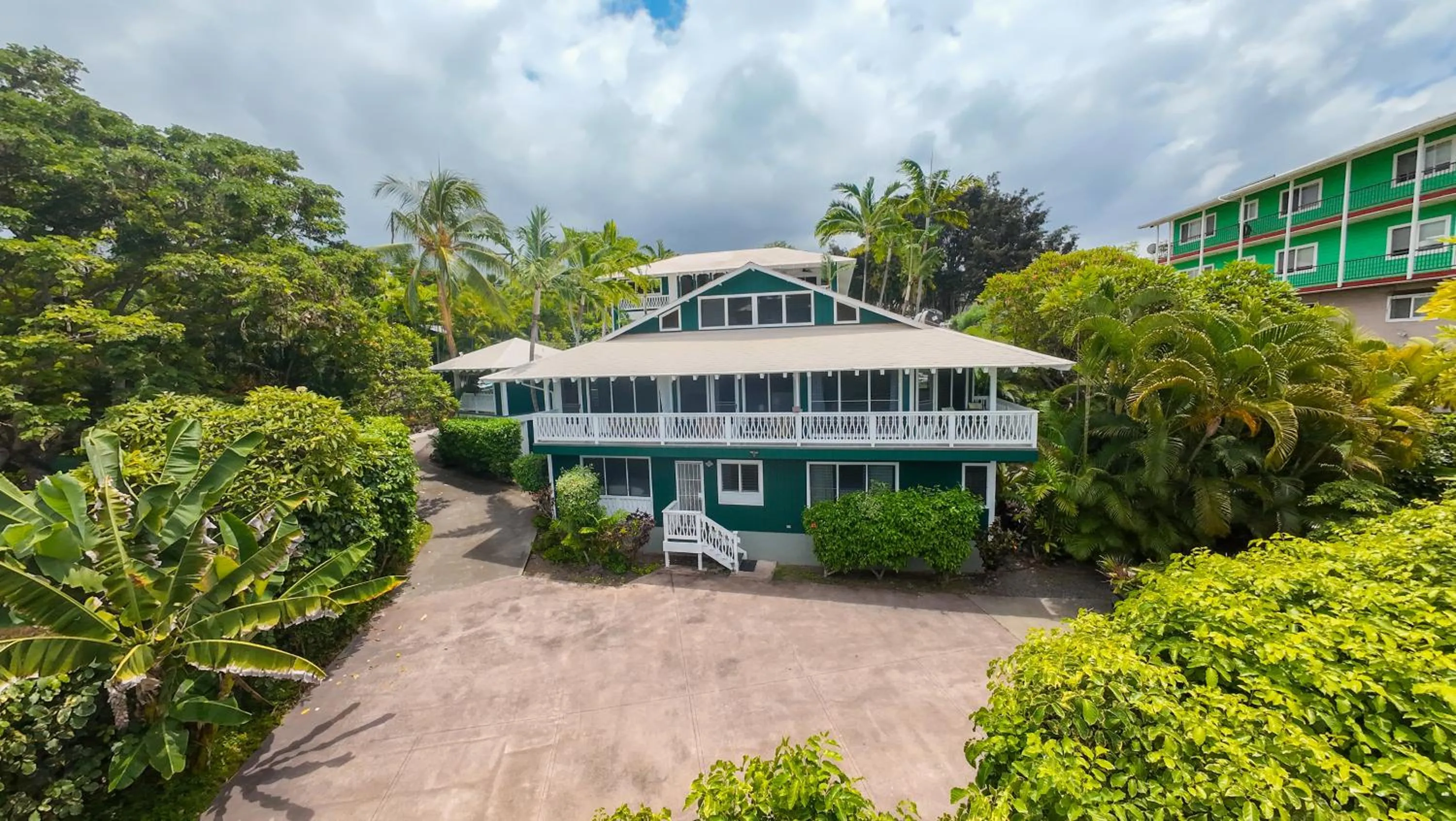 Property building in Big Island Retreat - No Resort Fees