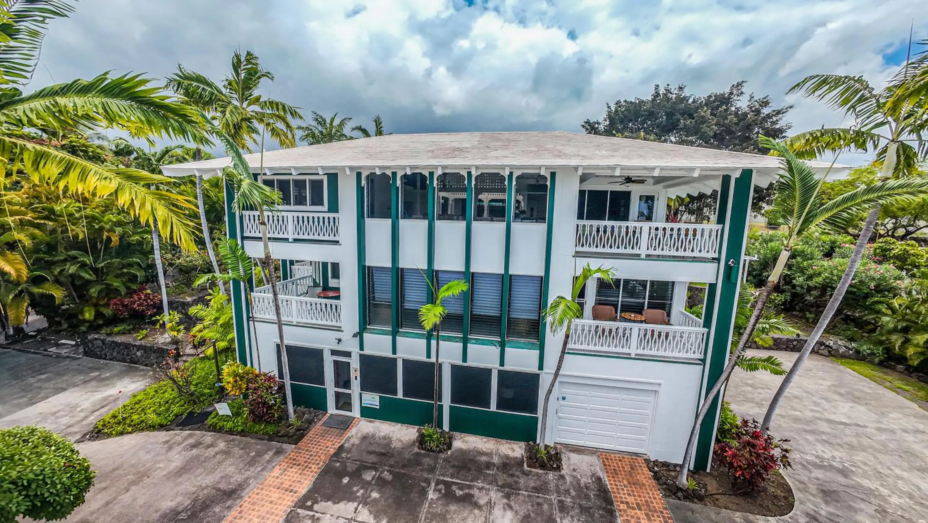 Property building in Big Island Retreat - No Resort Fees