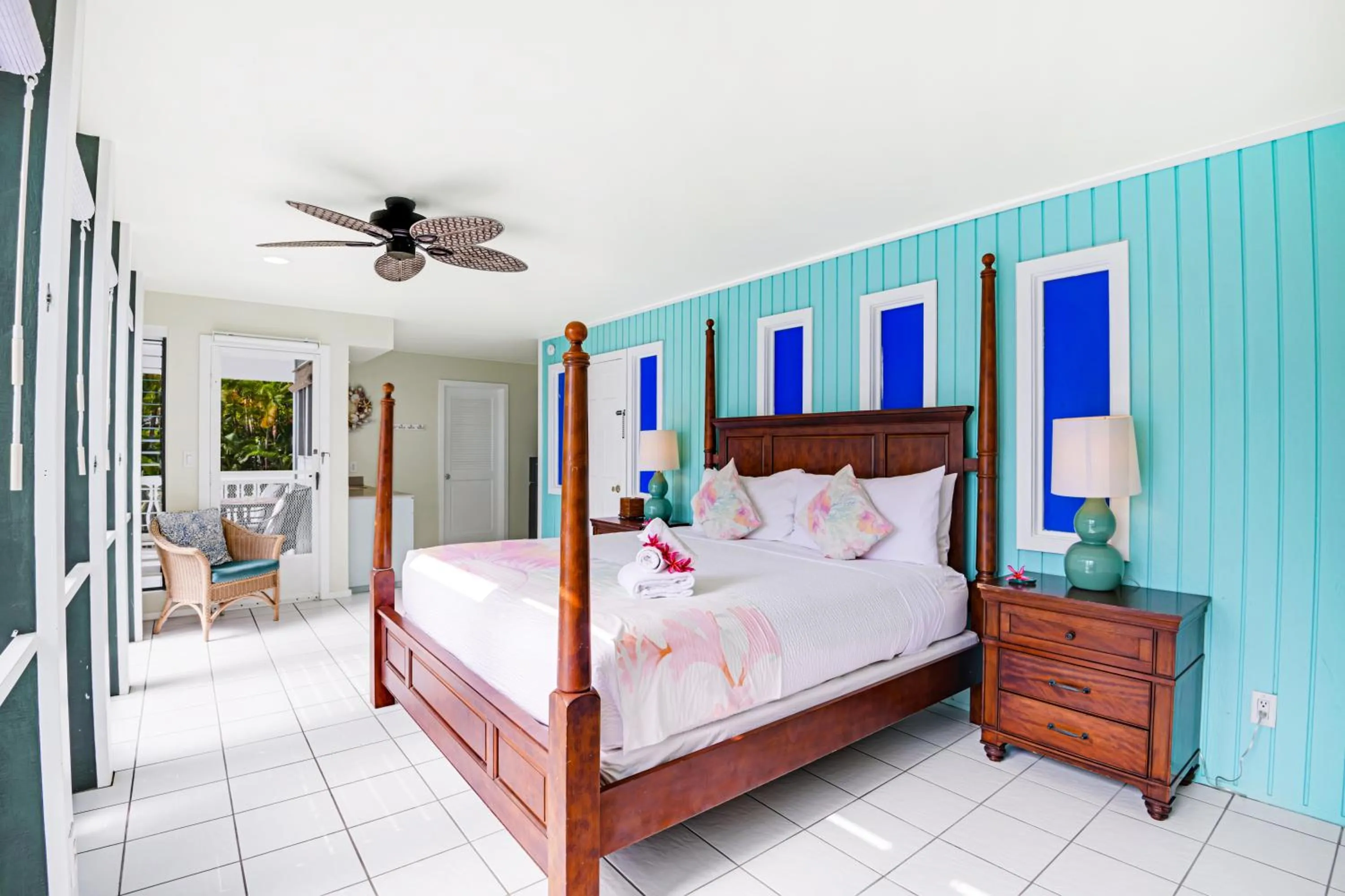 Bed in Big Island Retreat - No Resort Fees