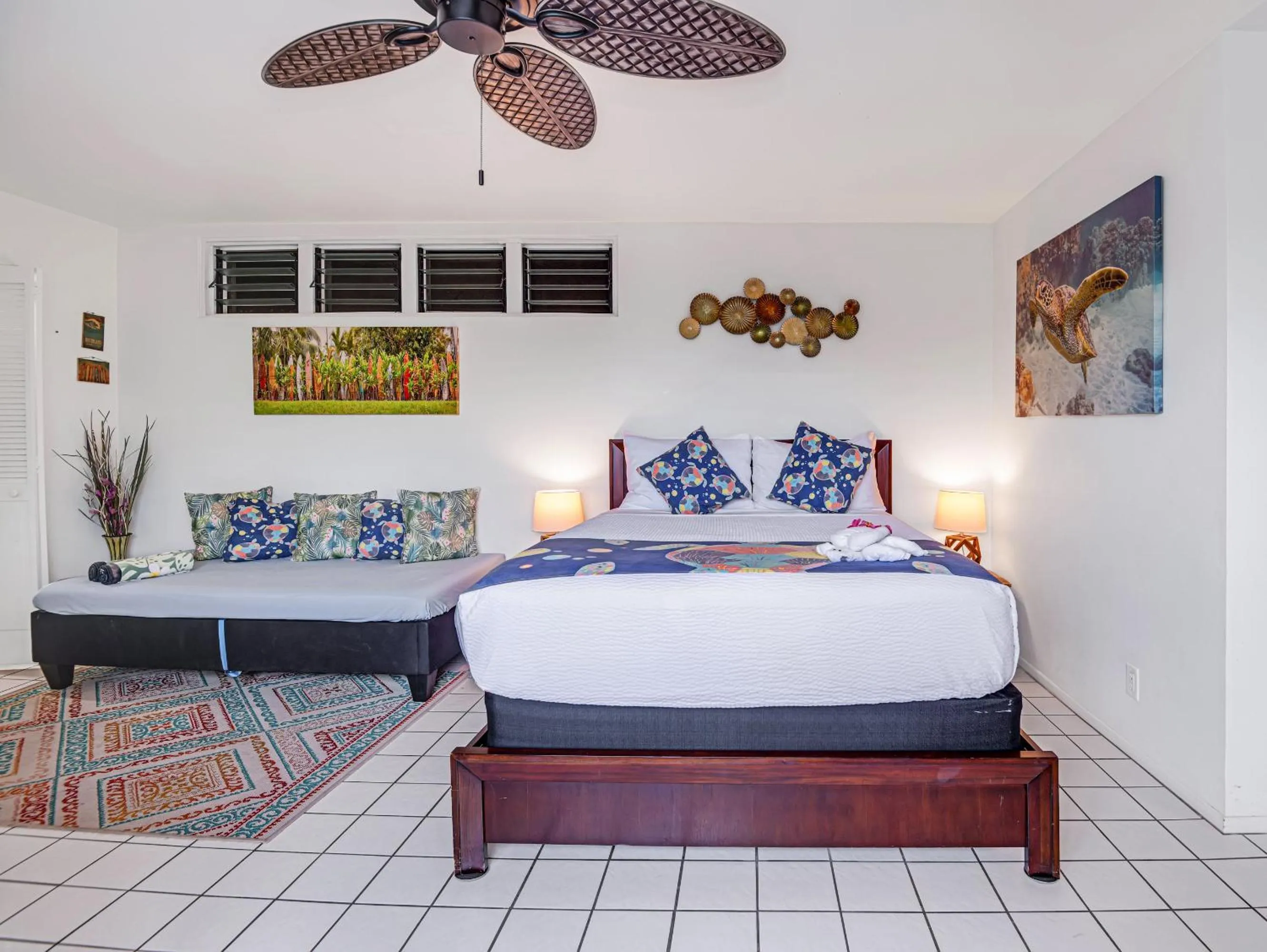 Bed in Big Island Retreat - No Resort Fees