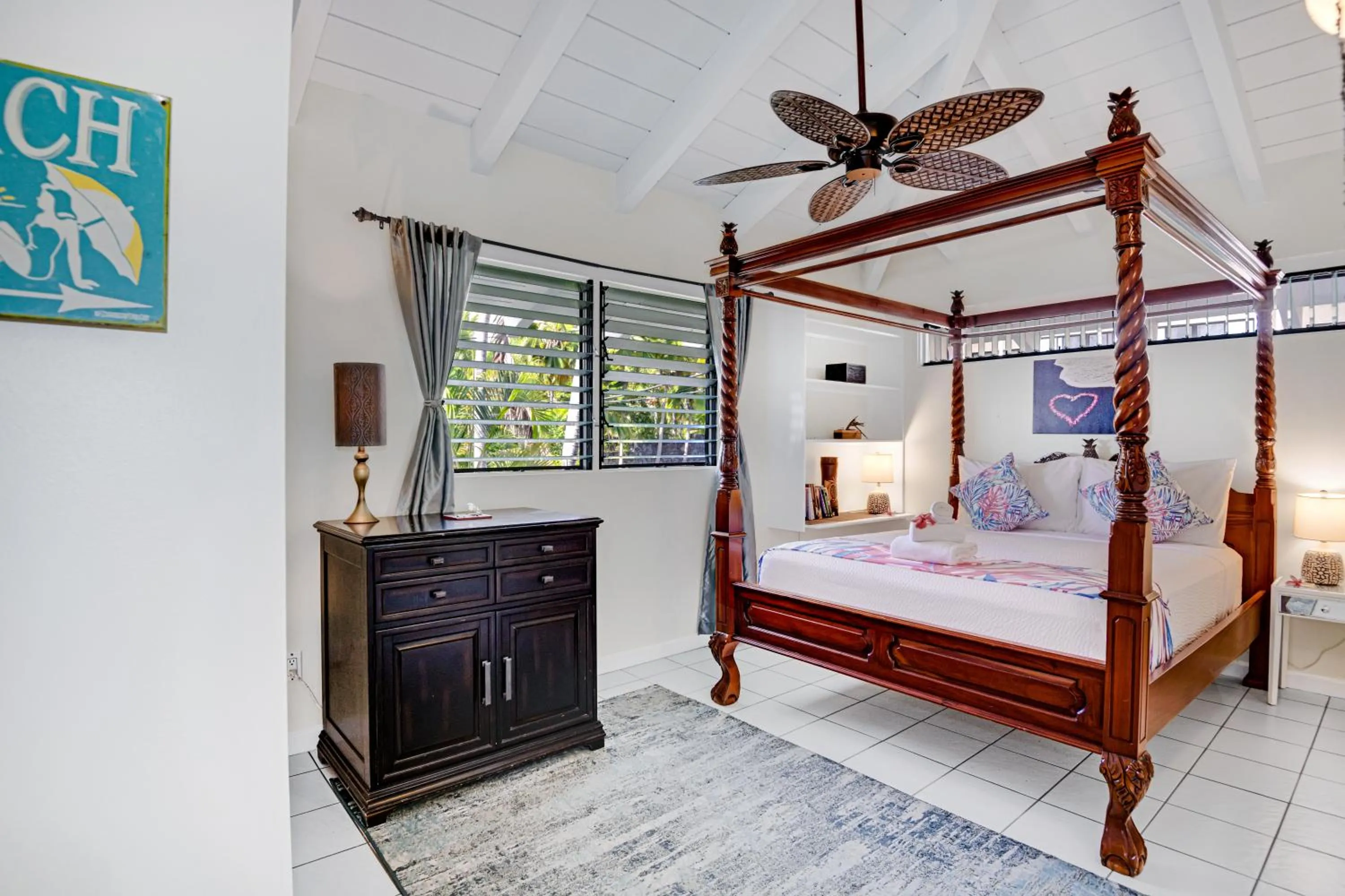 Bed in Big Island Retreat - No Resort Fees