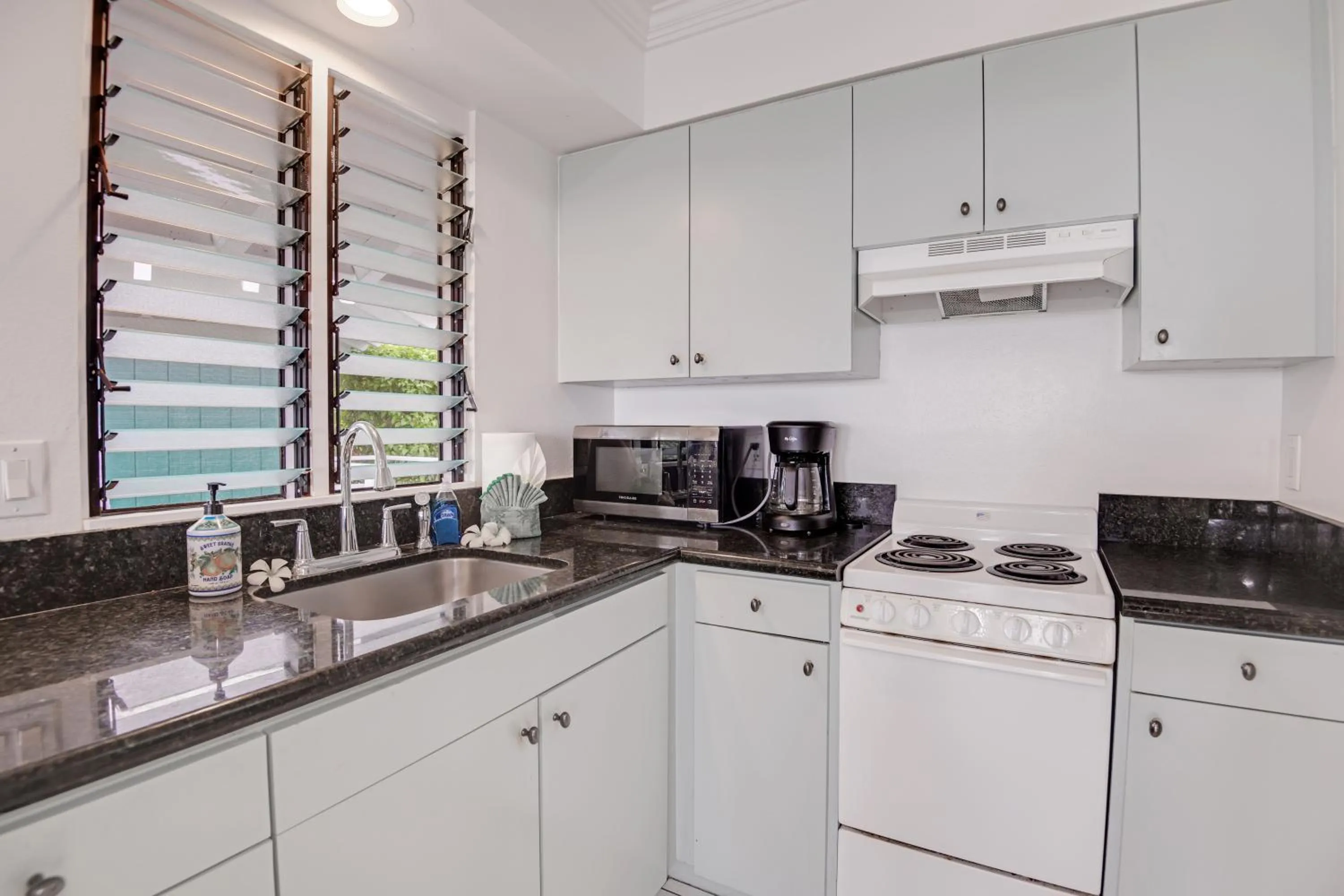 Coffee/tea facilities in Big Island Retreat - No Resort Fees