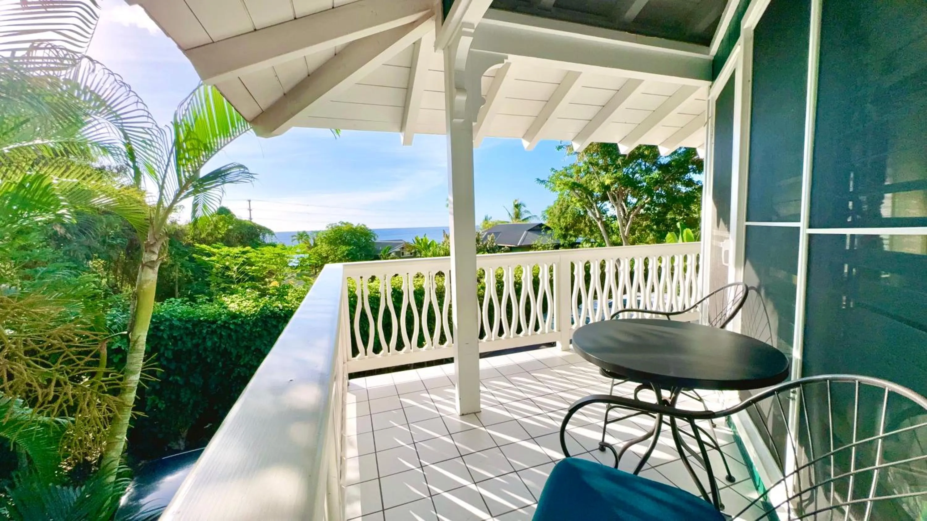 Patio in Big Island Retreat - No Resort Fees