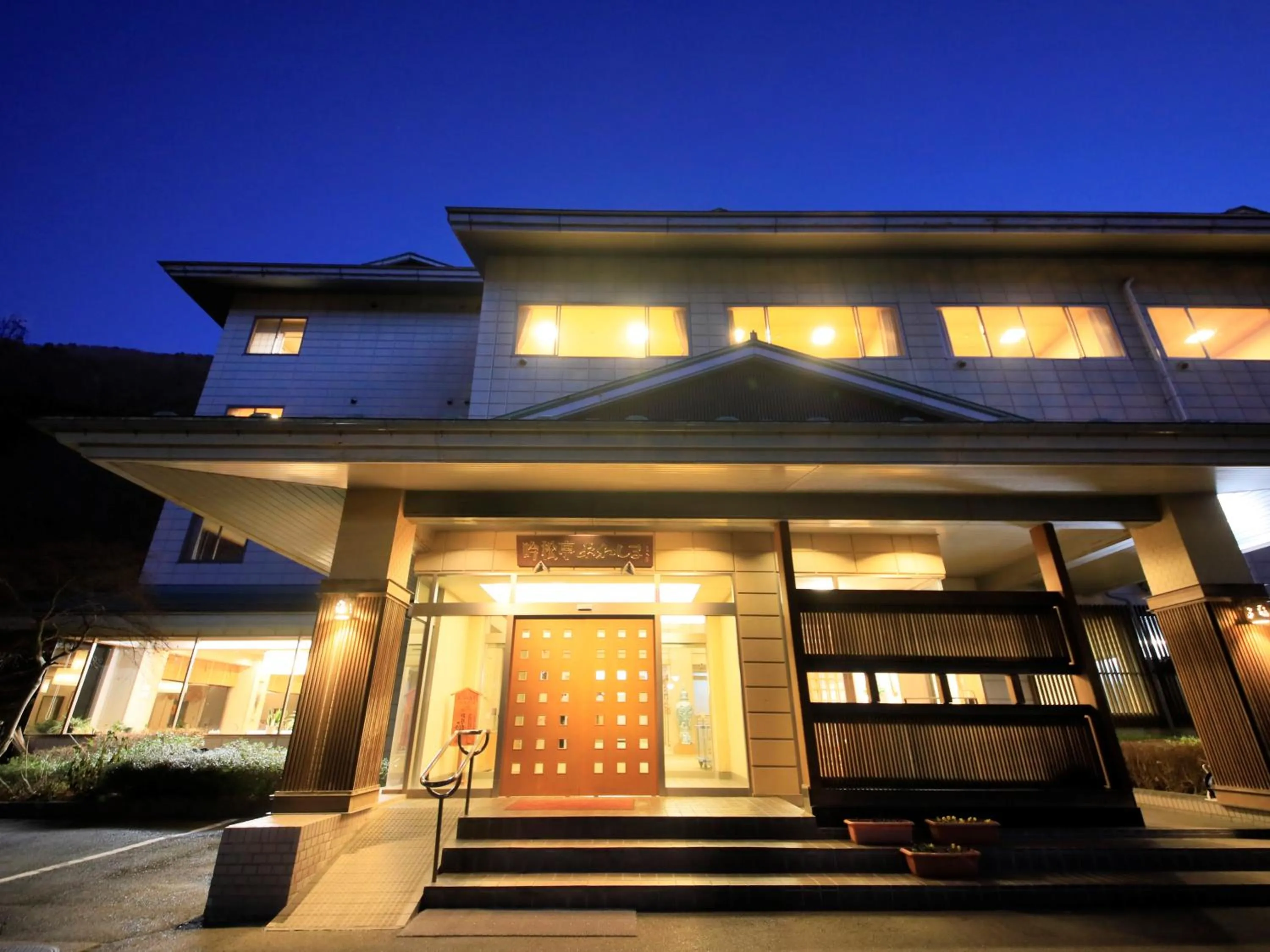 Property building in Ginshotei Awashima