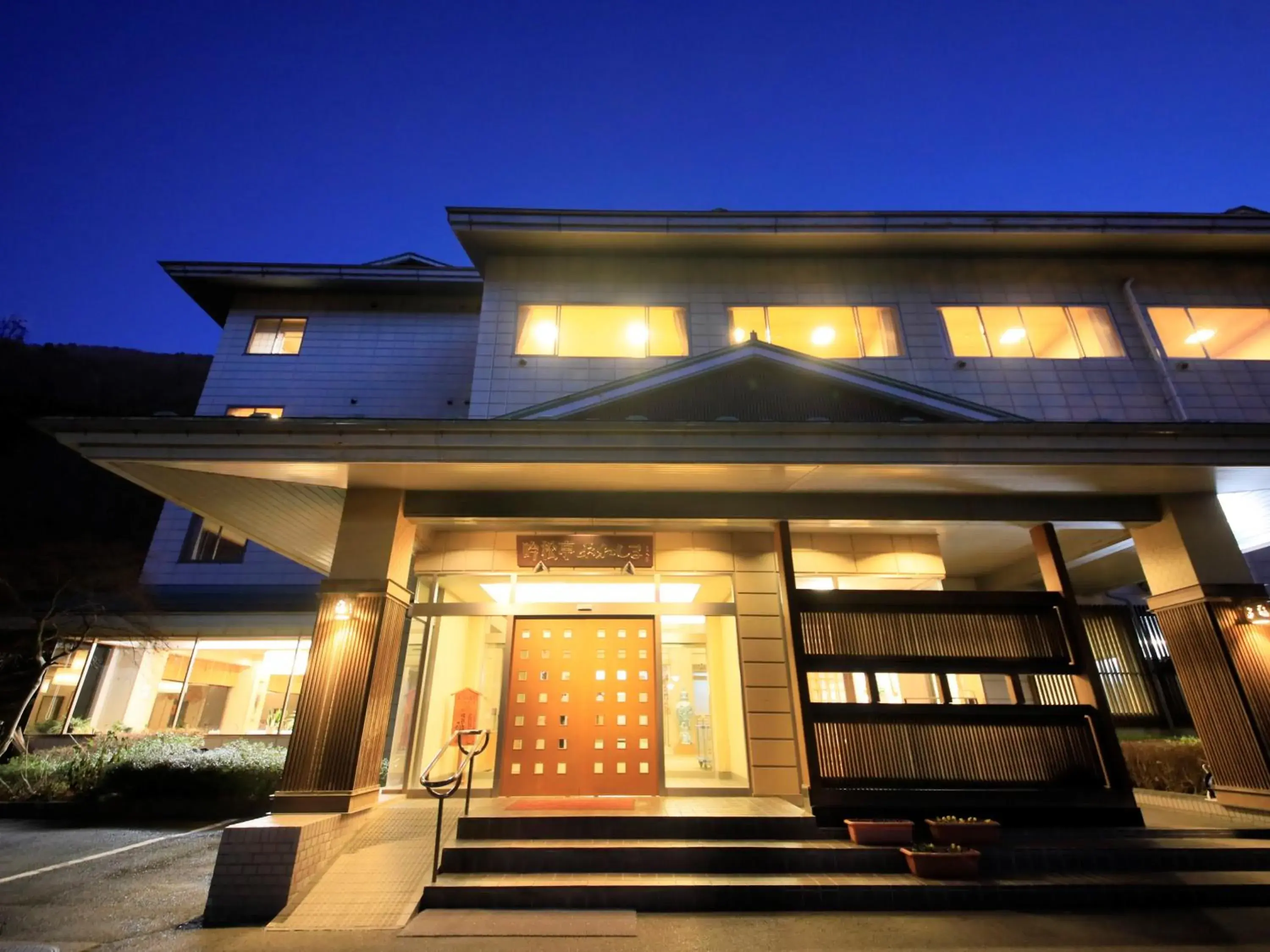 Property building in Ginshotei Awashima Property building in Ginshotei Awashima