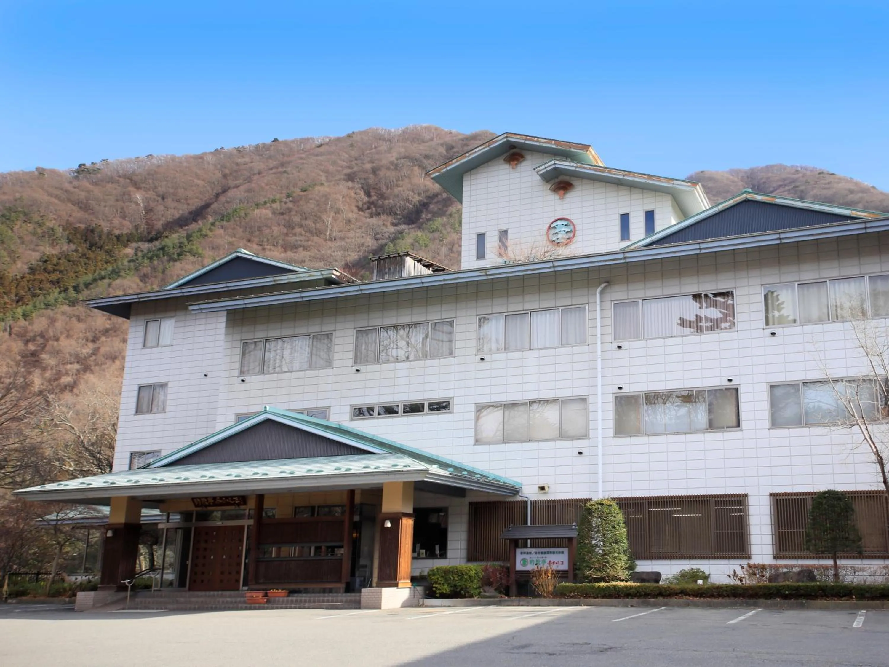 Property building in Ginshotei Awashima