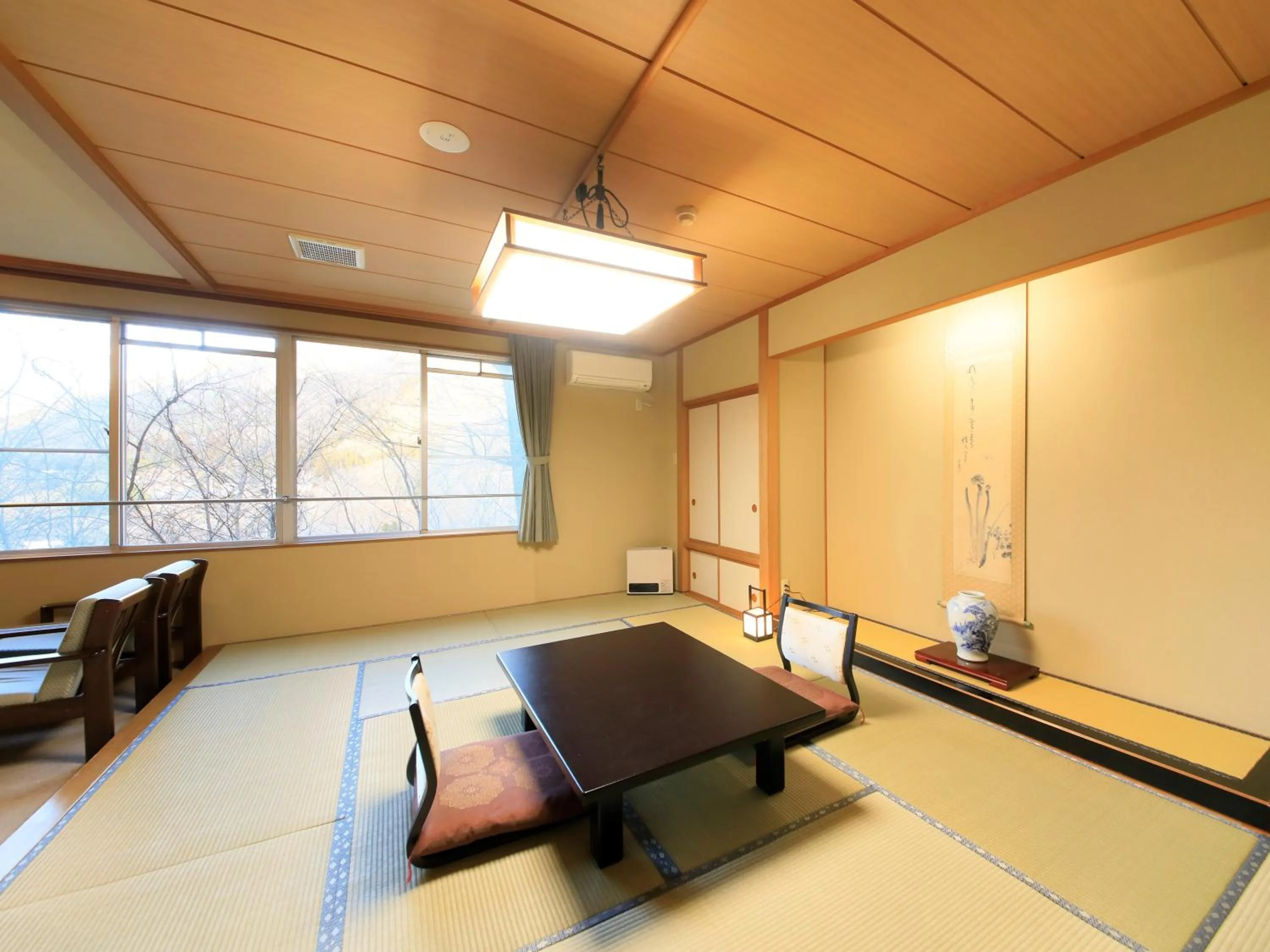 Photo of the whole room in Ginshotei Awashima