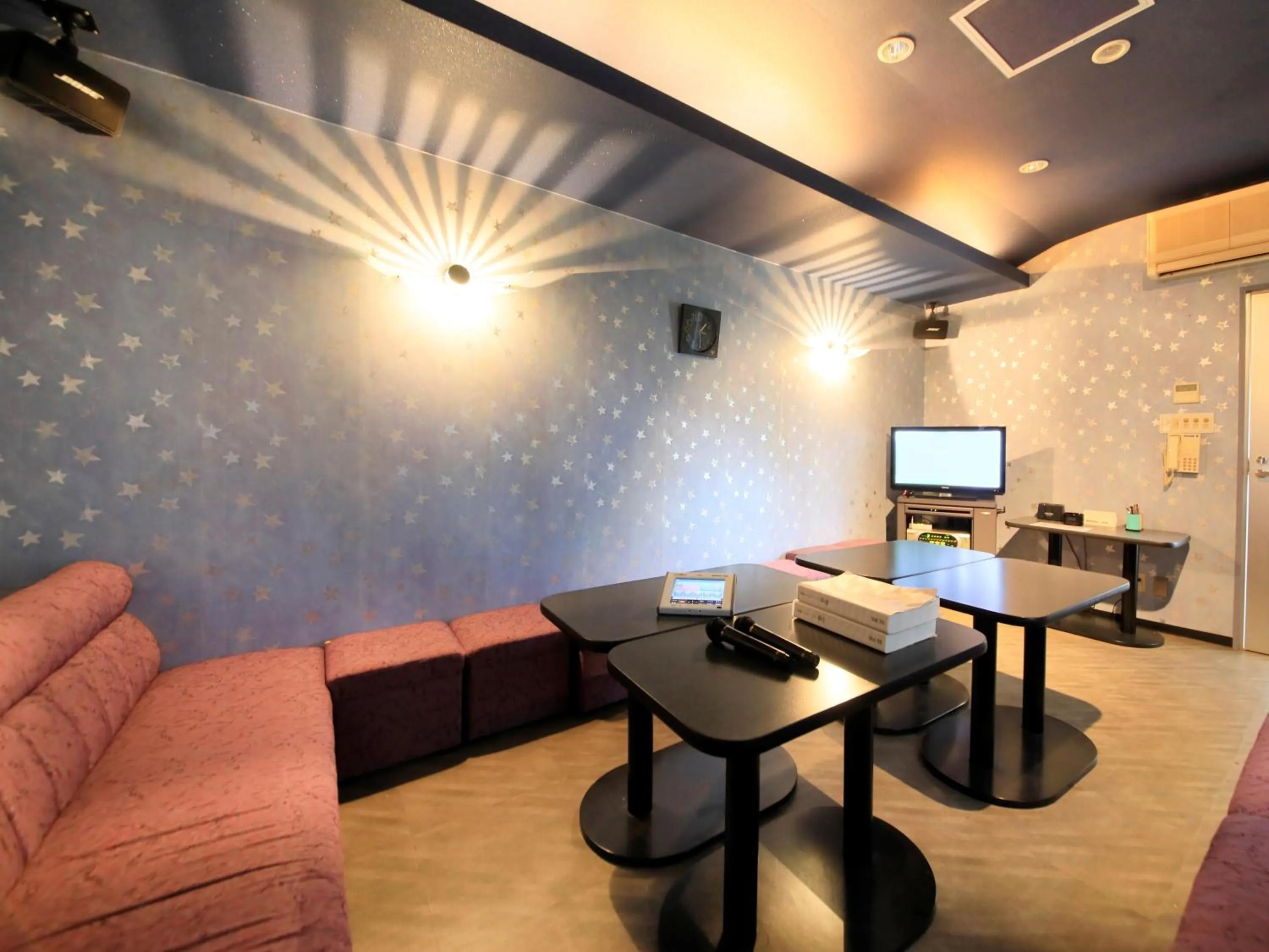 Karaoke in Ginshotei Awashima