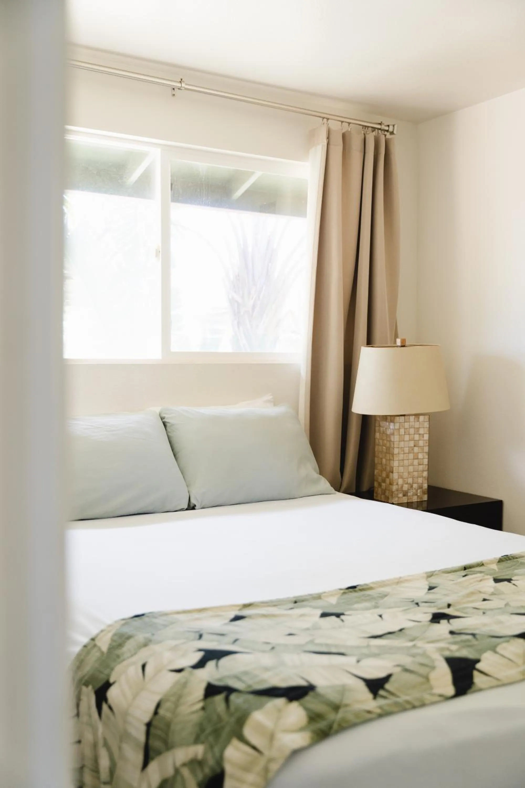 View (from property/room), Bed in Nona Lani Cottages