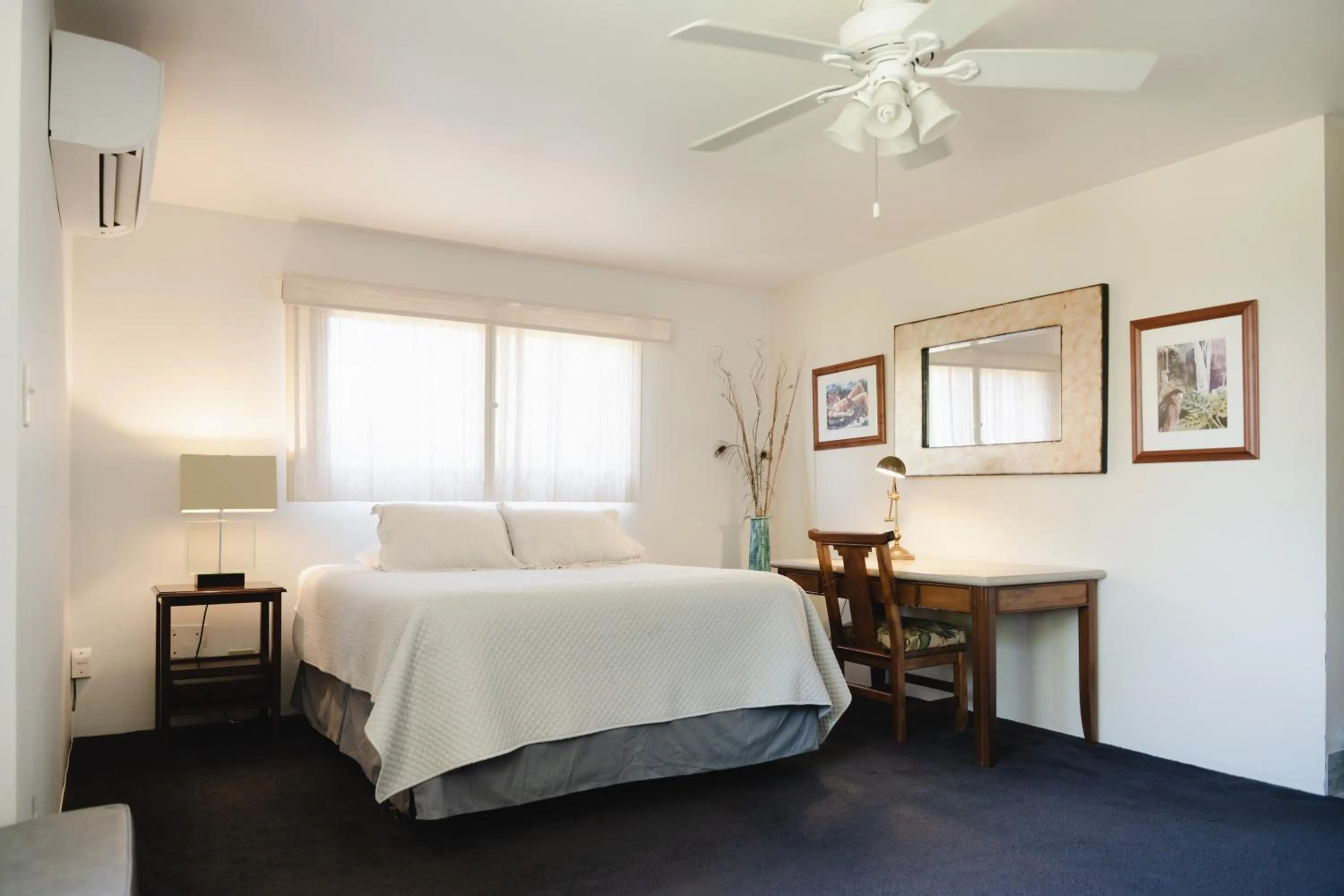 View (from property/room), Bed in Nona Lani Cottages