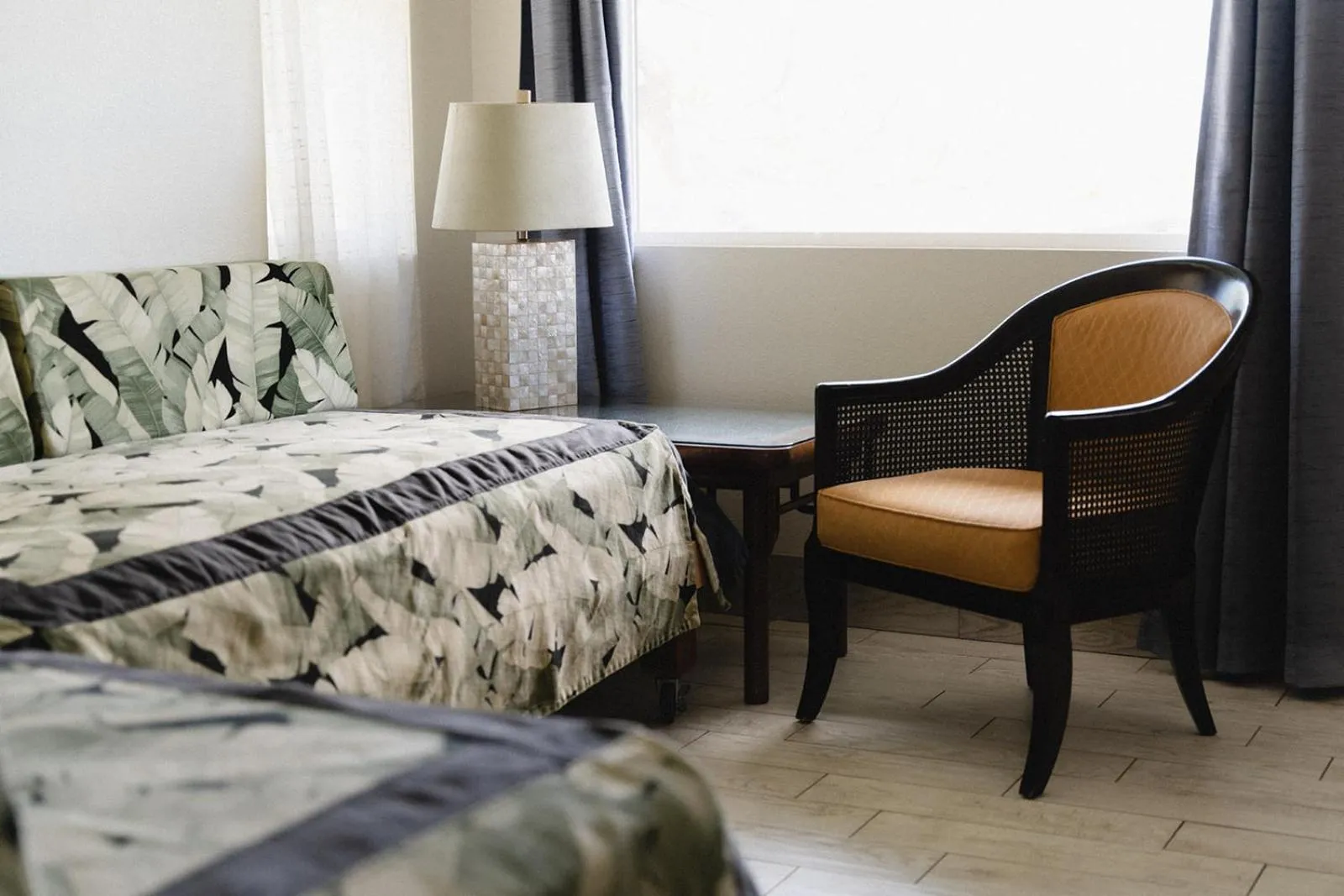 Living room, Bed in Nona Lani Cottages