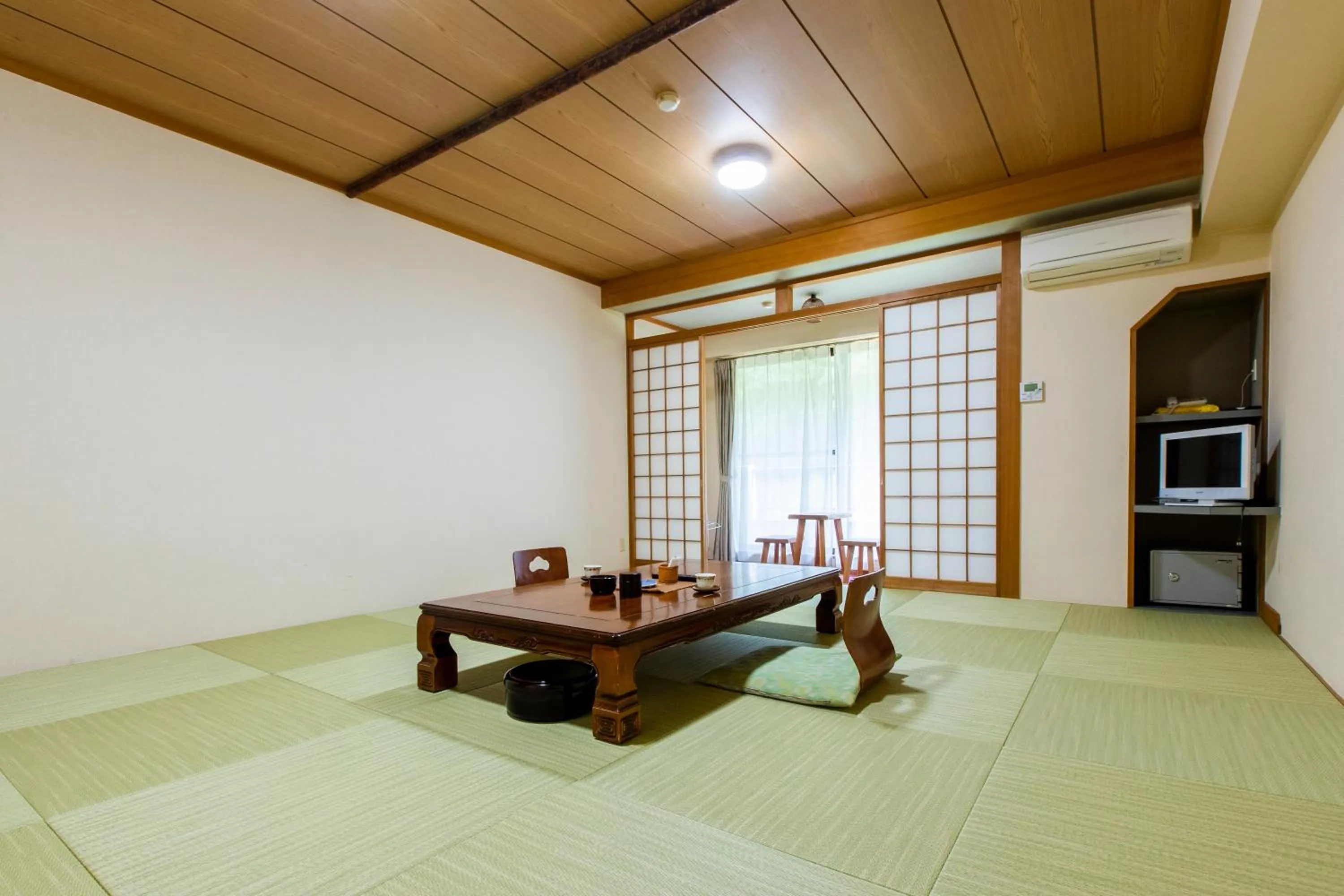 Dining area in Mashikokan Satoyama Resort Hotel