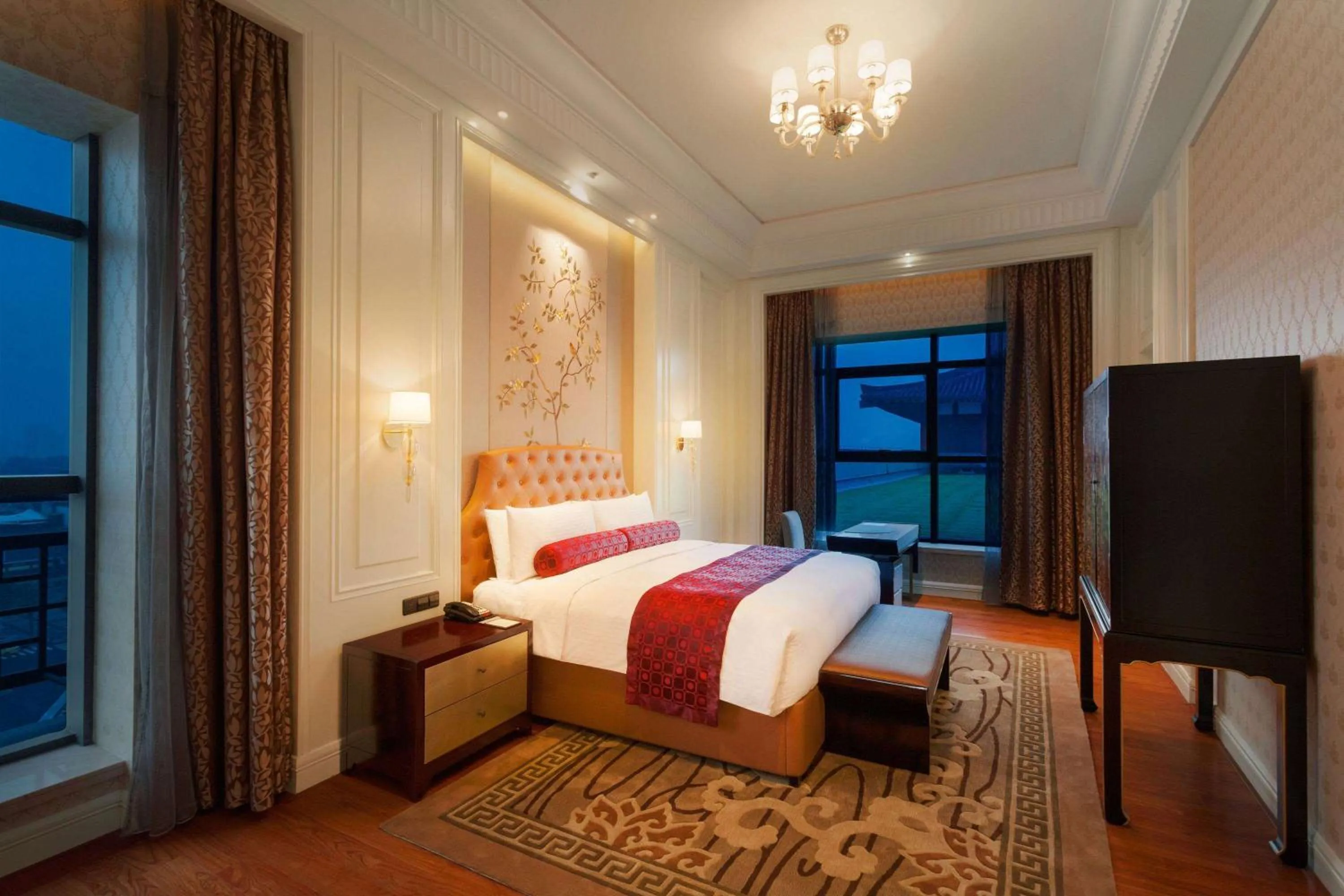 Photo of the whole room, Bed in Wyndham Grand Xi'an Residence