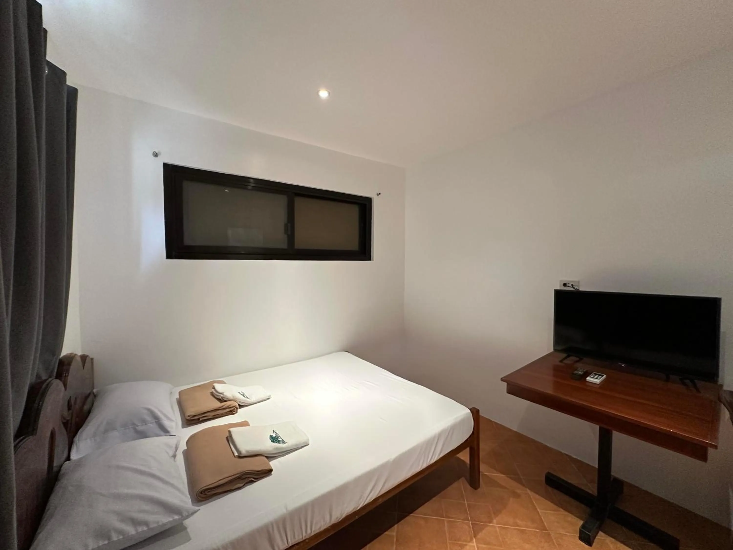 Photo of the whole room, Bed in Balay Inato Pension