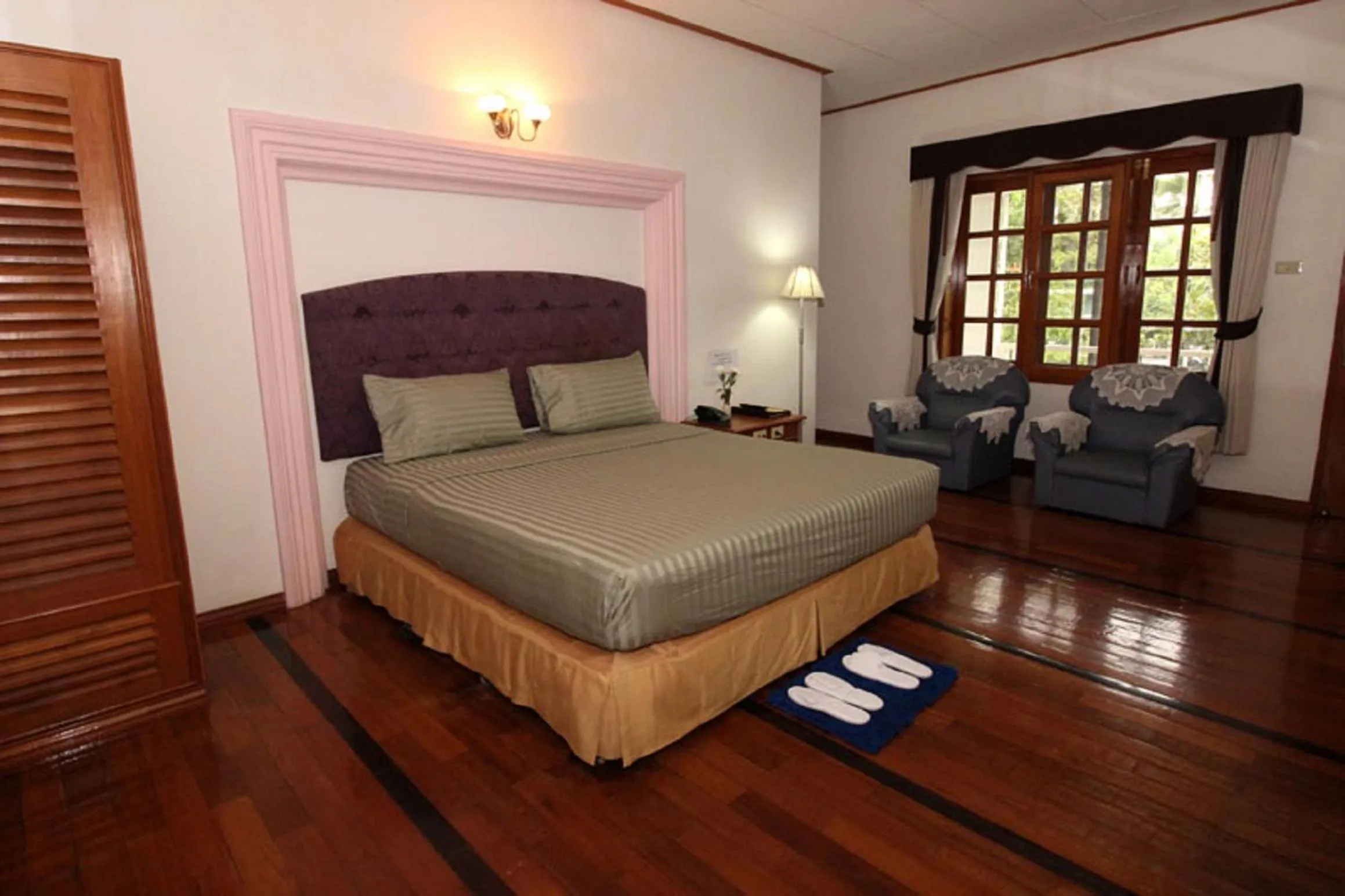 Day, Bed in Myanmar Life Hotel