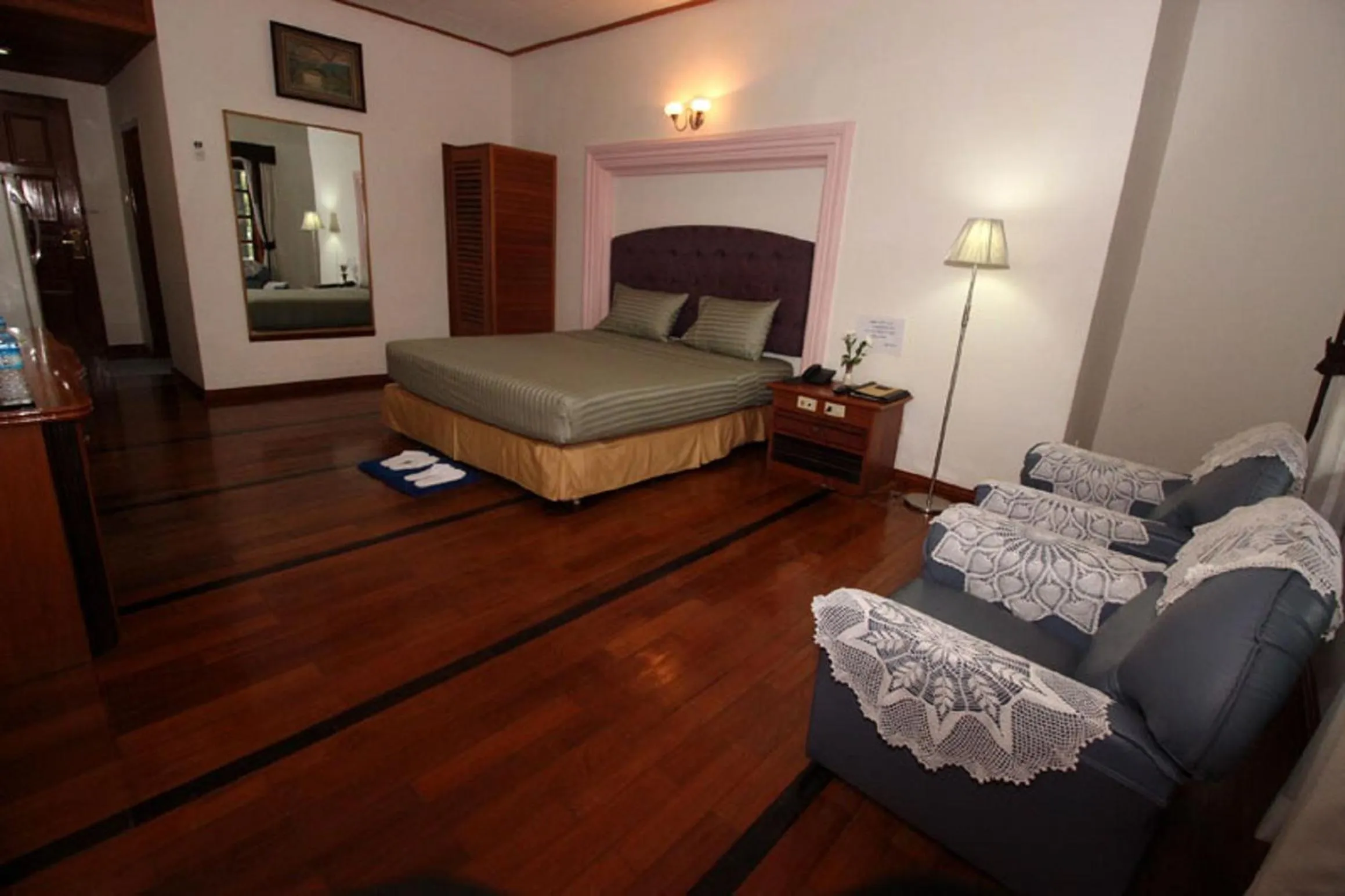 Photo of the whole room, Bed in Myanmar Life Hotel