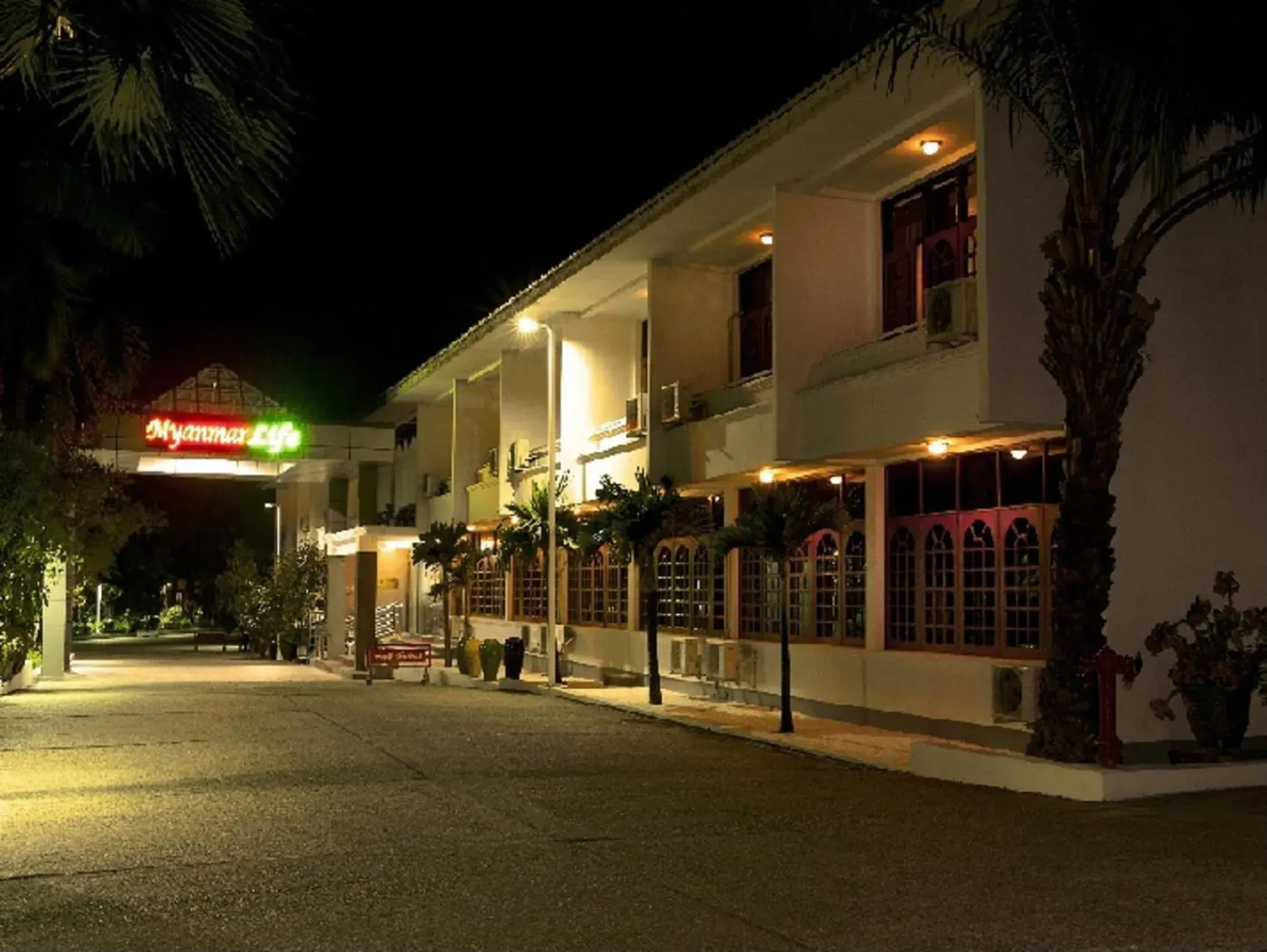 Property building in Myanmar Life Hotel Property building in Myanmar Life Hotel