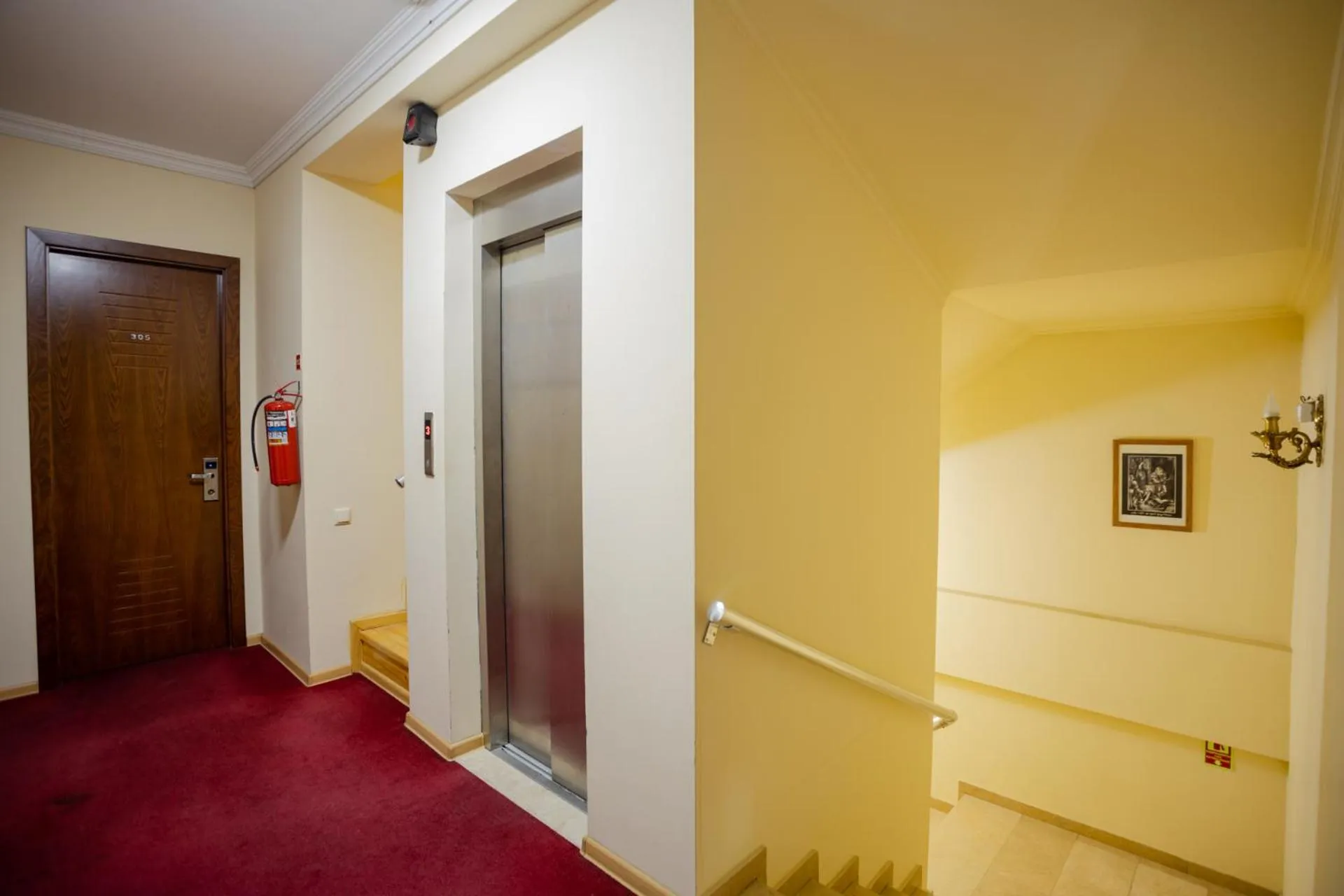 elevator in Daisi Sunset Hotel