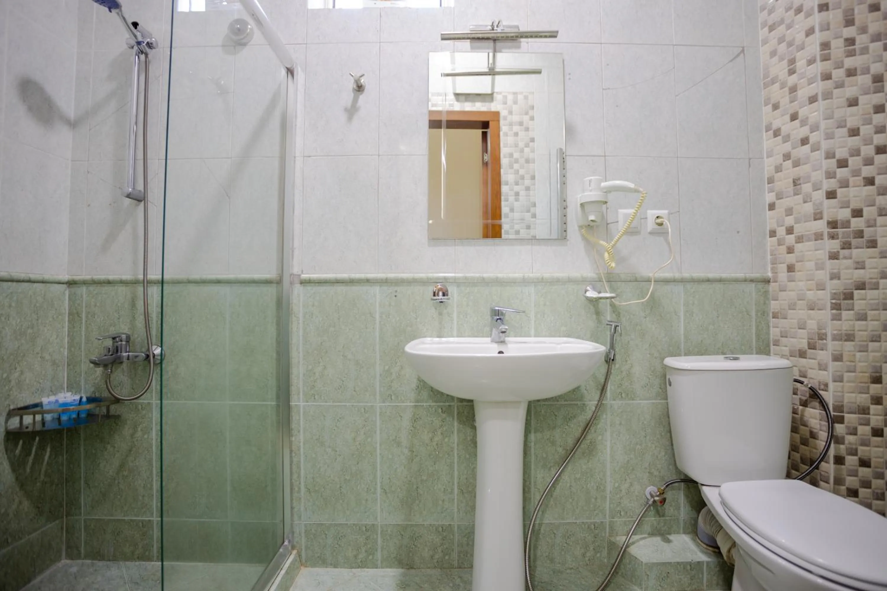 Shower in Daisi Sunset Hotel