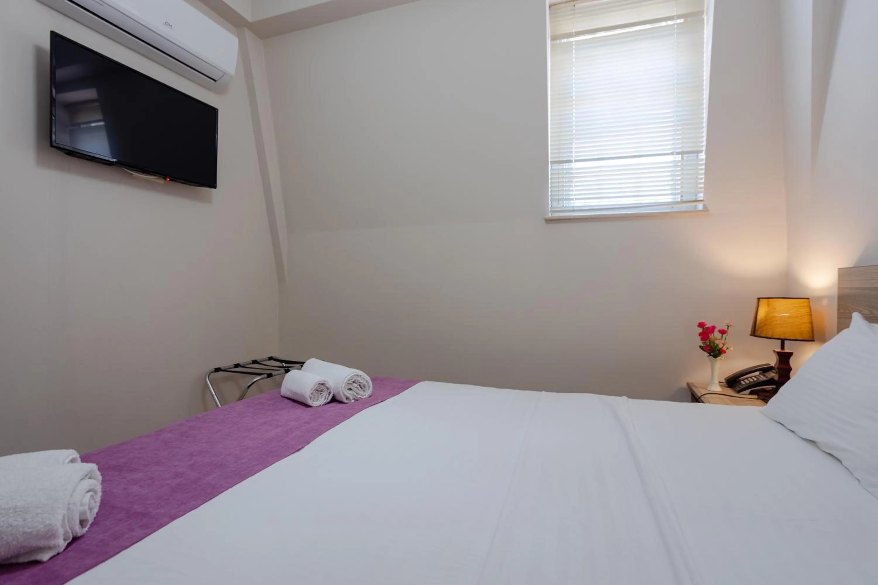 TV and multimedia, Bed in Daisi Sunset Hotel