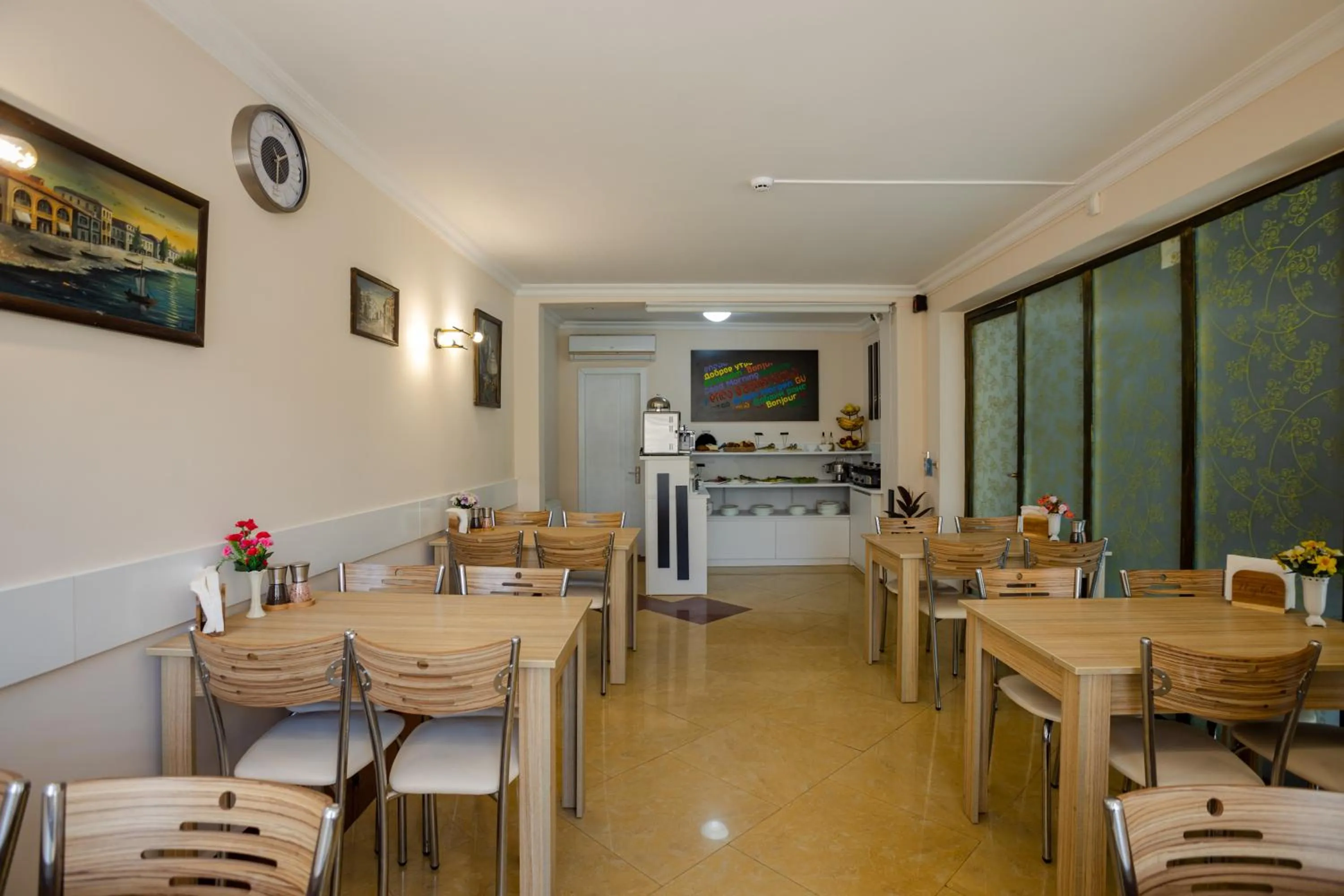 Breakfast in Daisi Sunset Hotel