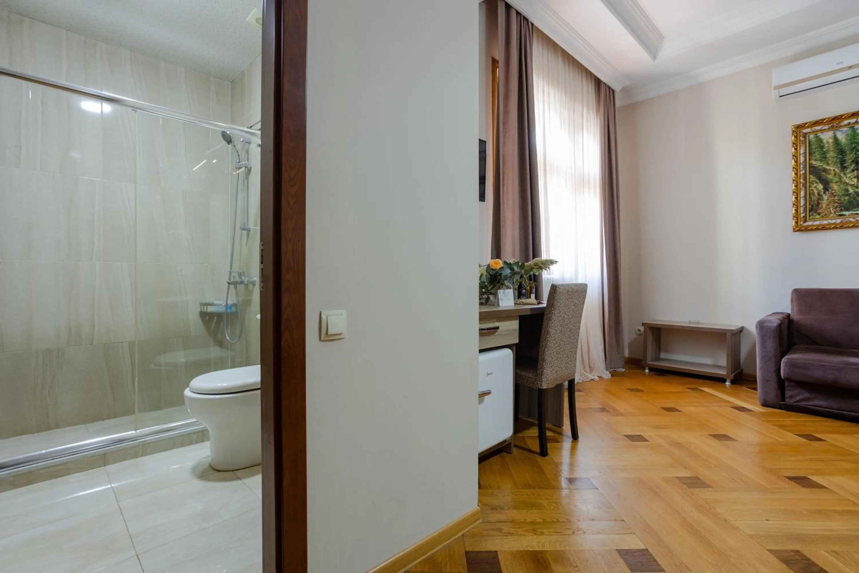 Shower in Daisi Sunset Hotel