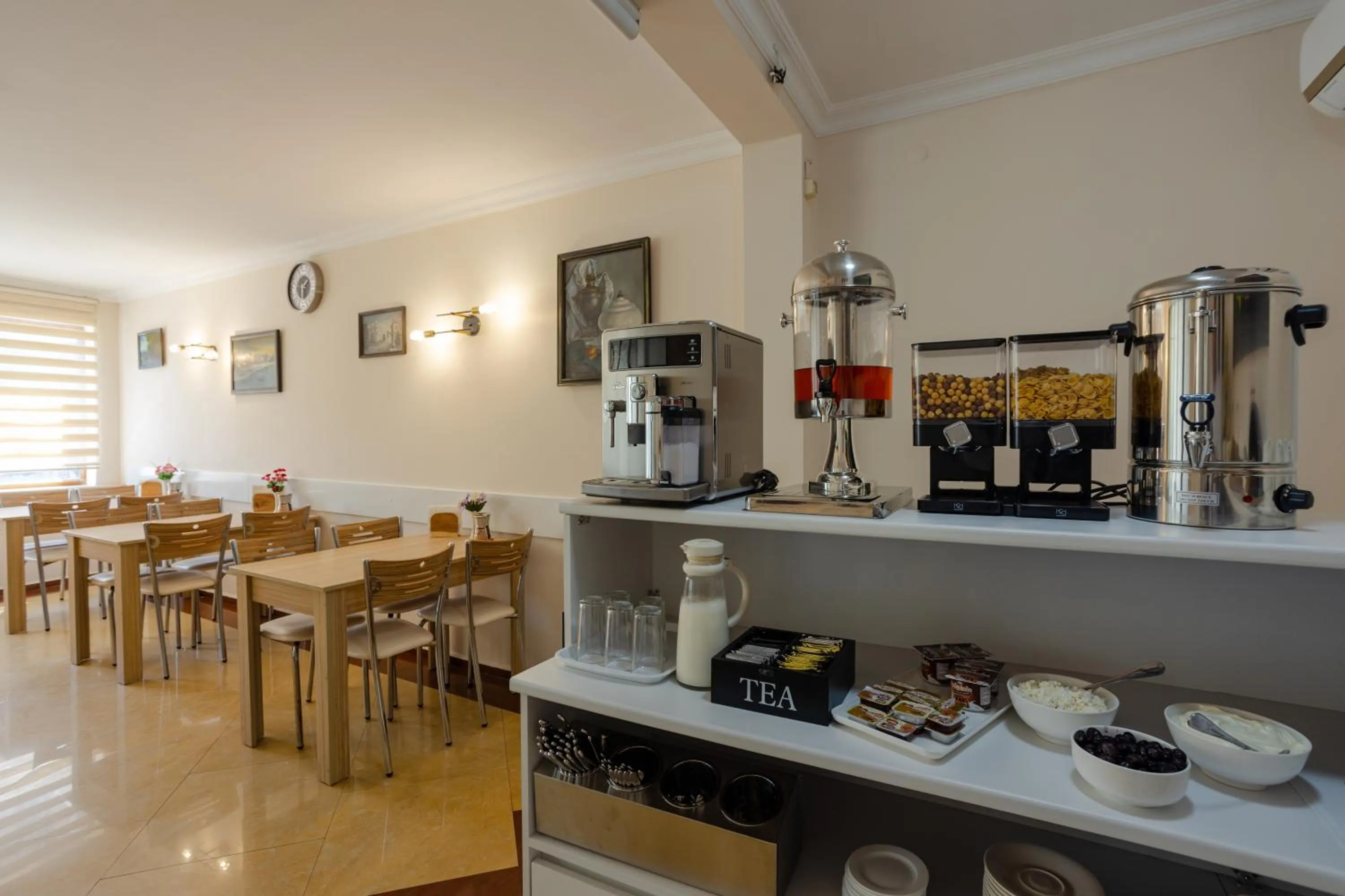 Breakfast in Daisi Sunset Hotel