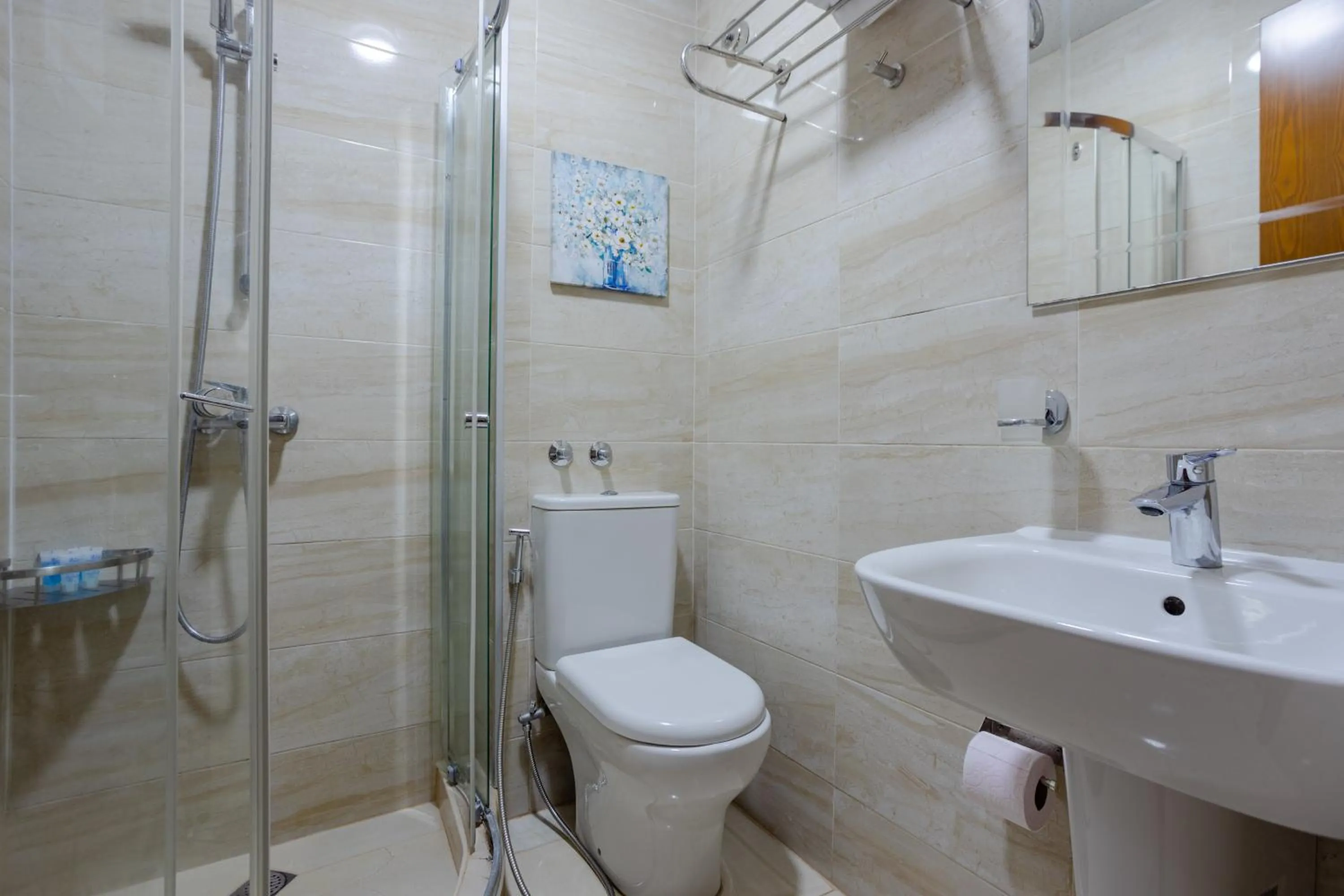 Shower in Daisi Sunset Hotel