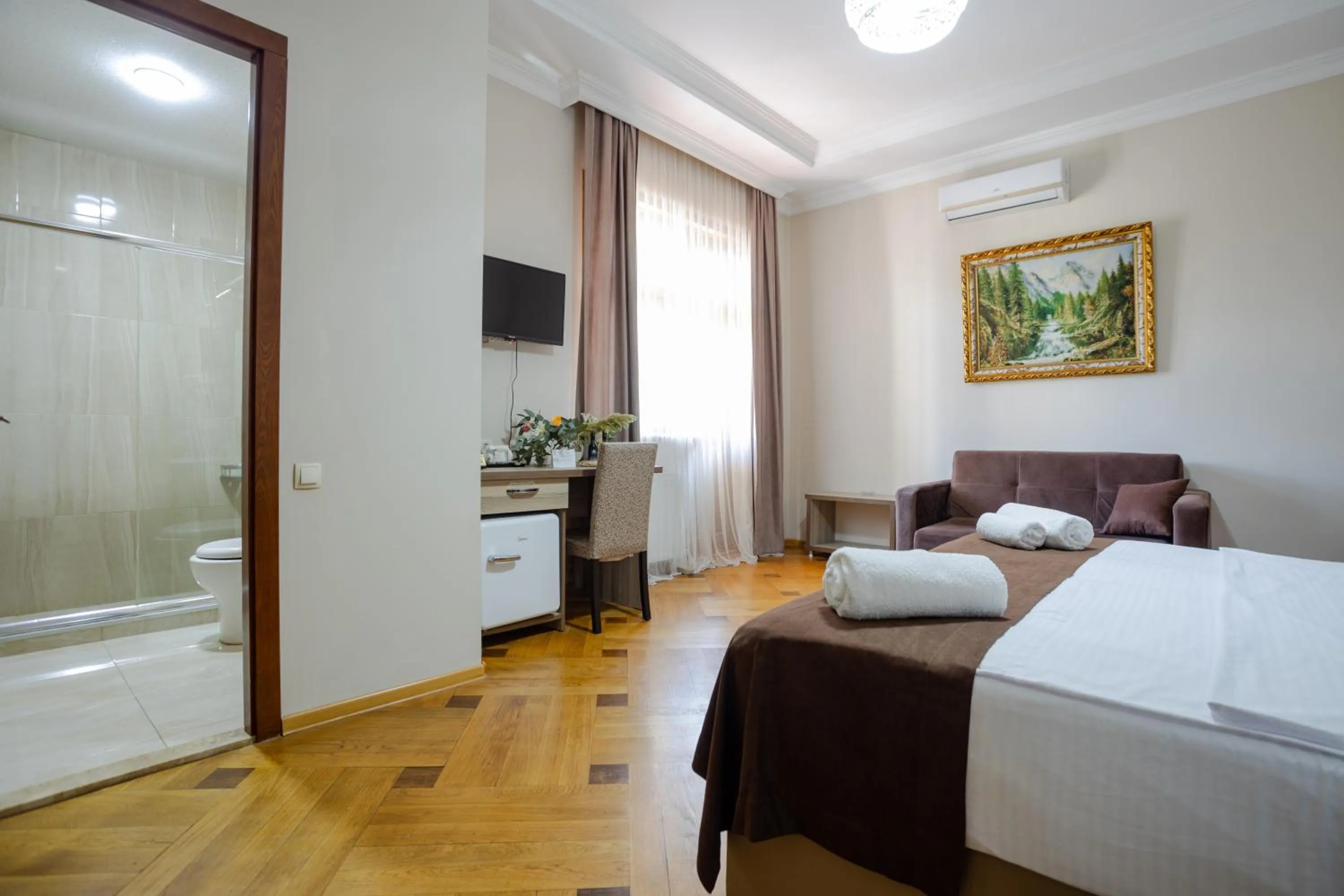 Bed in Daisi Sunset Hotel