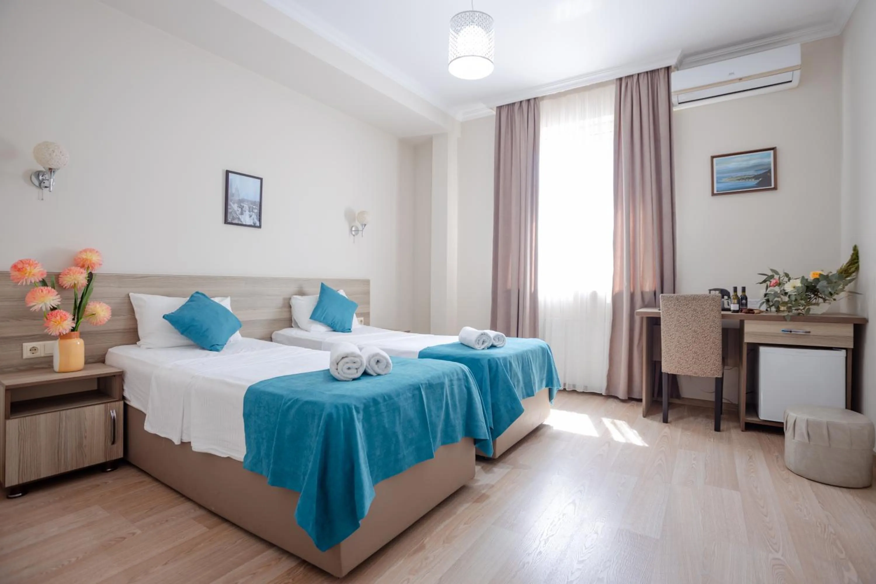 Bed in Daisi Sunset Hotel