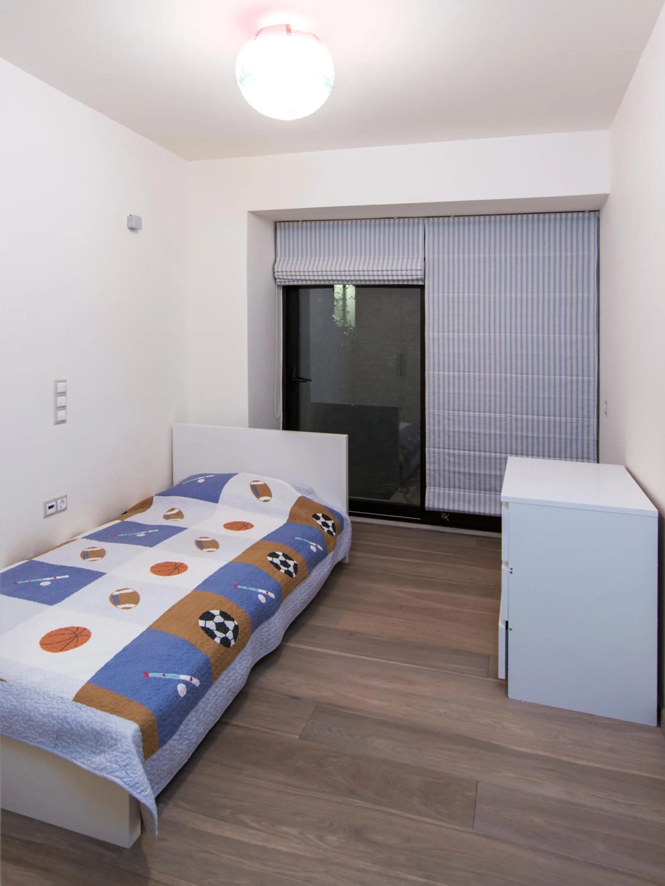 Photo of the whole room, Bed in Hidden Sanctuary In Saronida