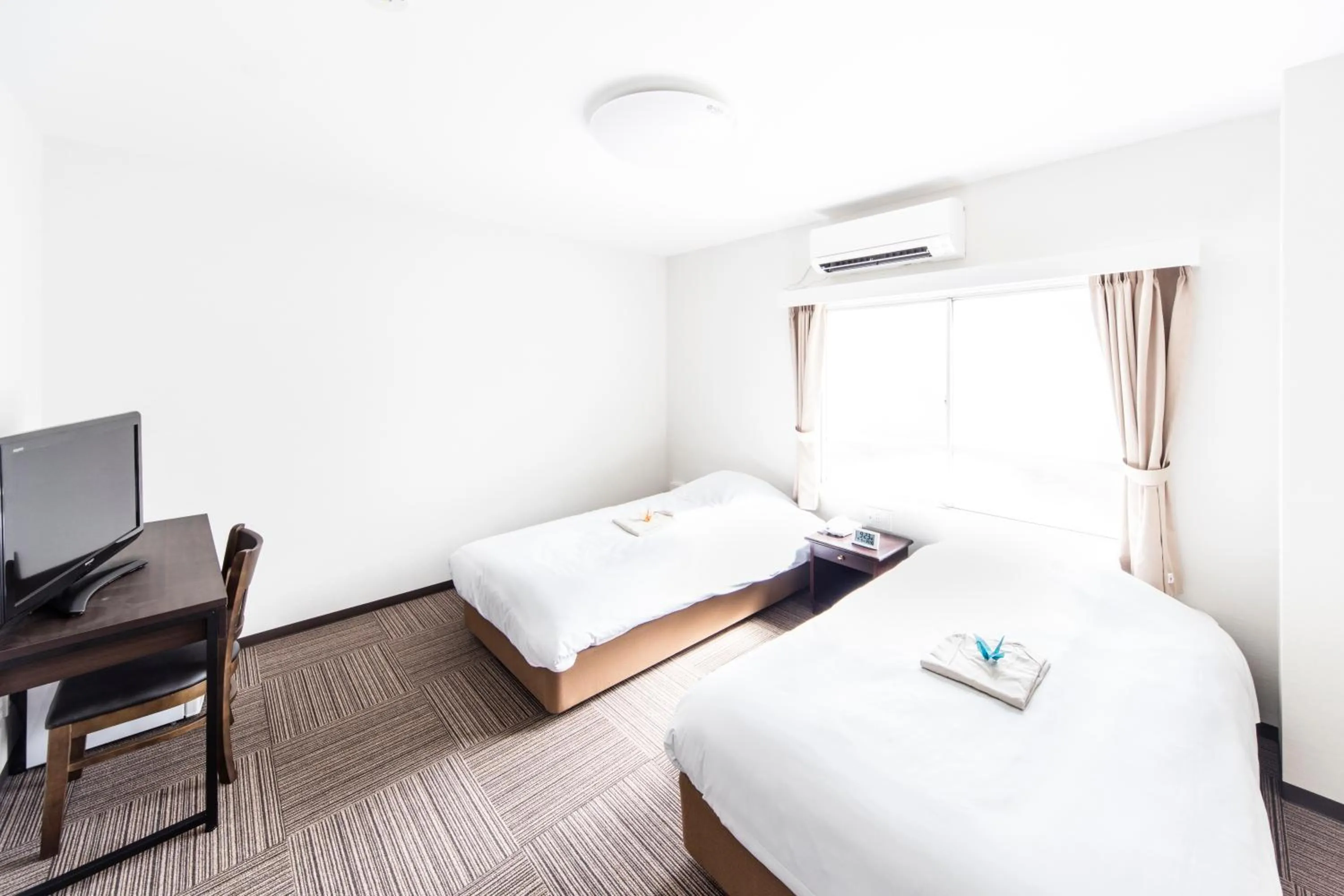 Photo of the whole room, Bed in Best Hotel