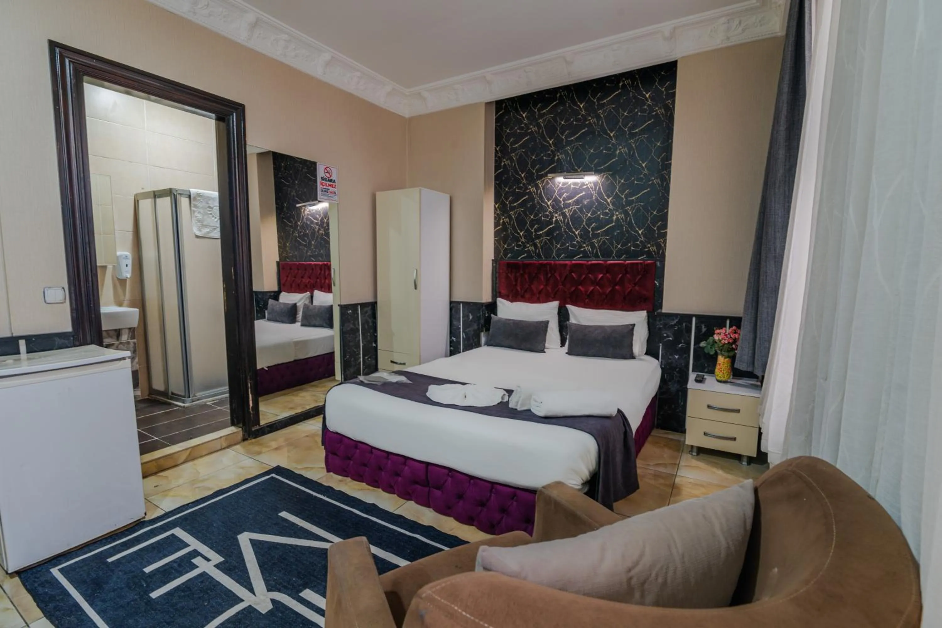 Photo of the whole room, Bed in Nest HOTEL Sisli