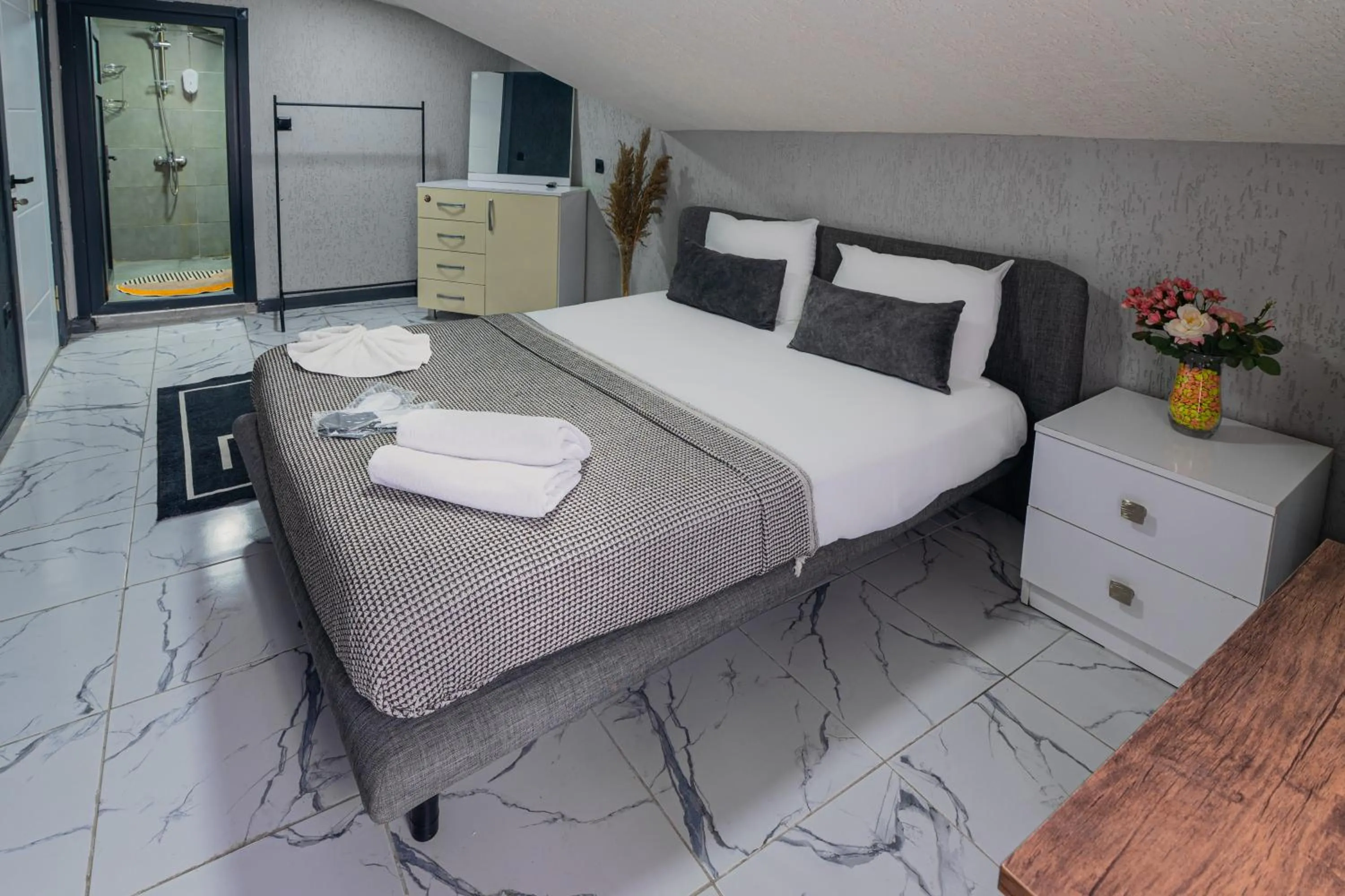 Photo of the whole room, Bed in Nest HOTEL Sisli