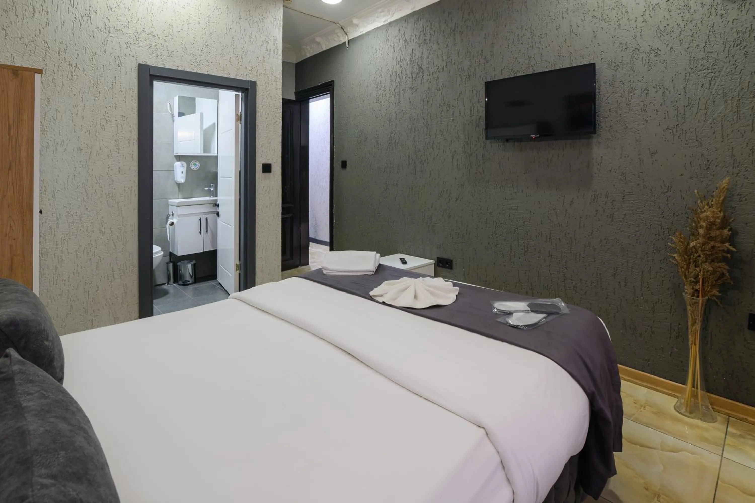 Photo of the whole room, Bed in Nest HOTEL Sisli
