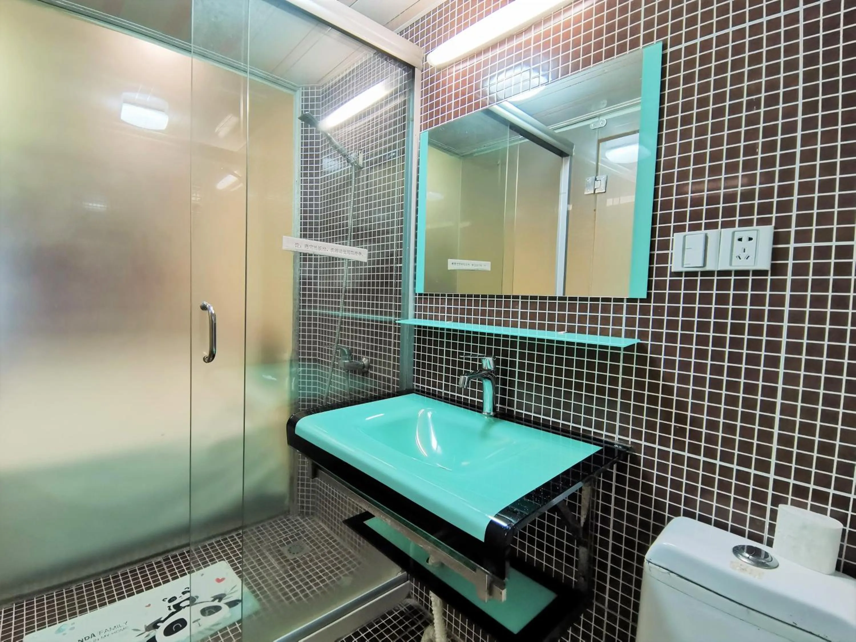 Shower in Shaoxing Laotaimen Luxun Native Place Youth Hostel