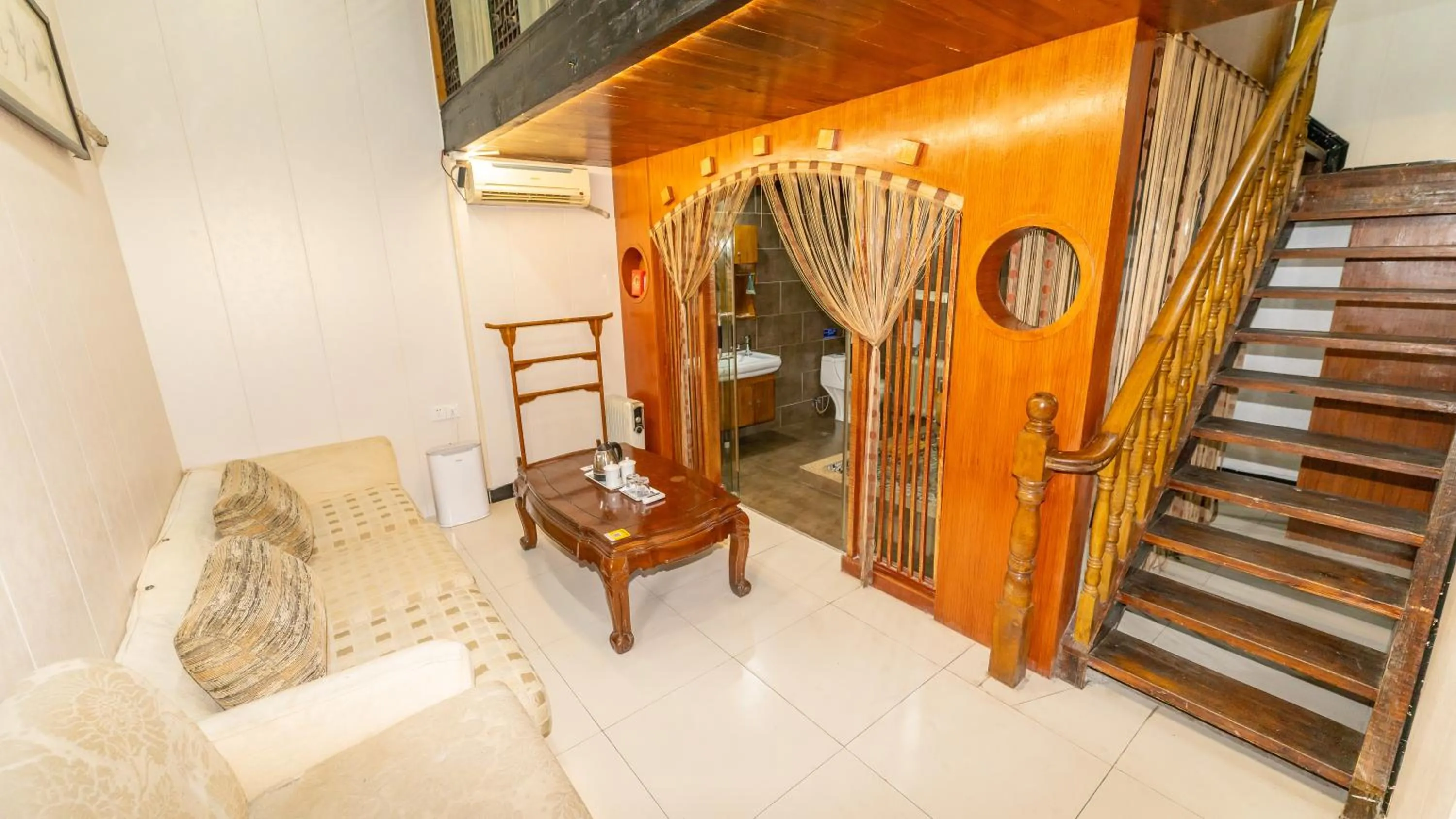 Shaoxing Laotaimen Luxun Native Place Youth Hostel