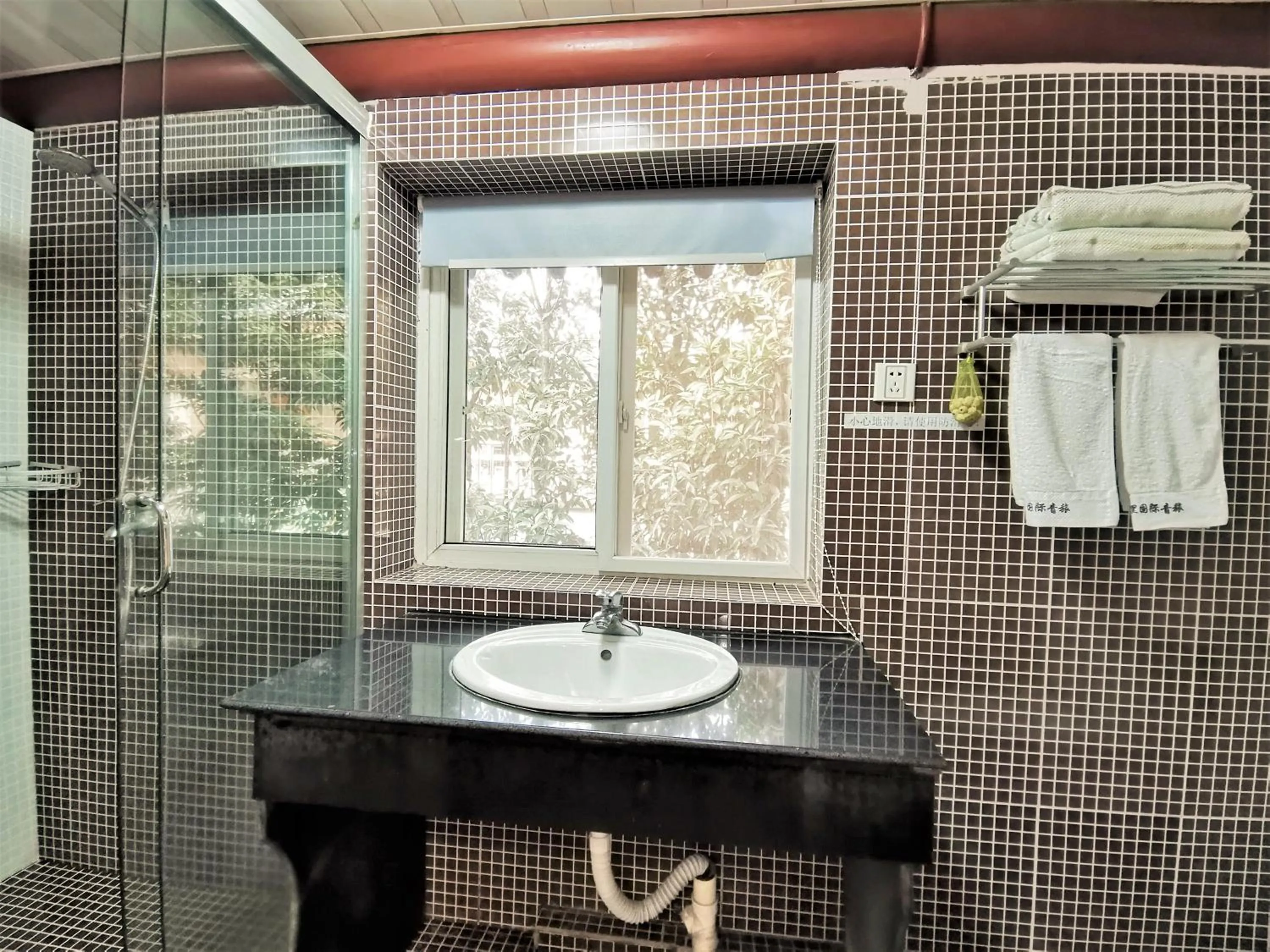 Shower in Shaoxing Laotaimen Luxun Native Place Youth Hostel