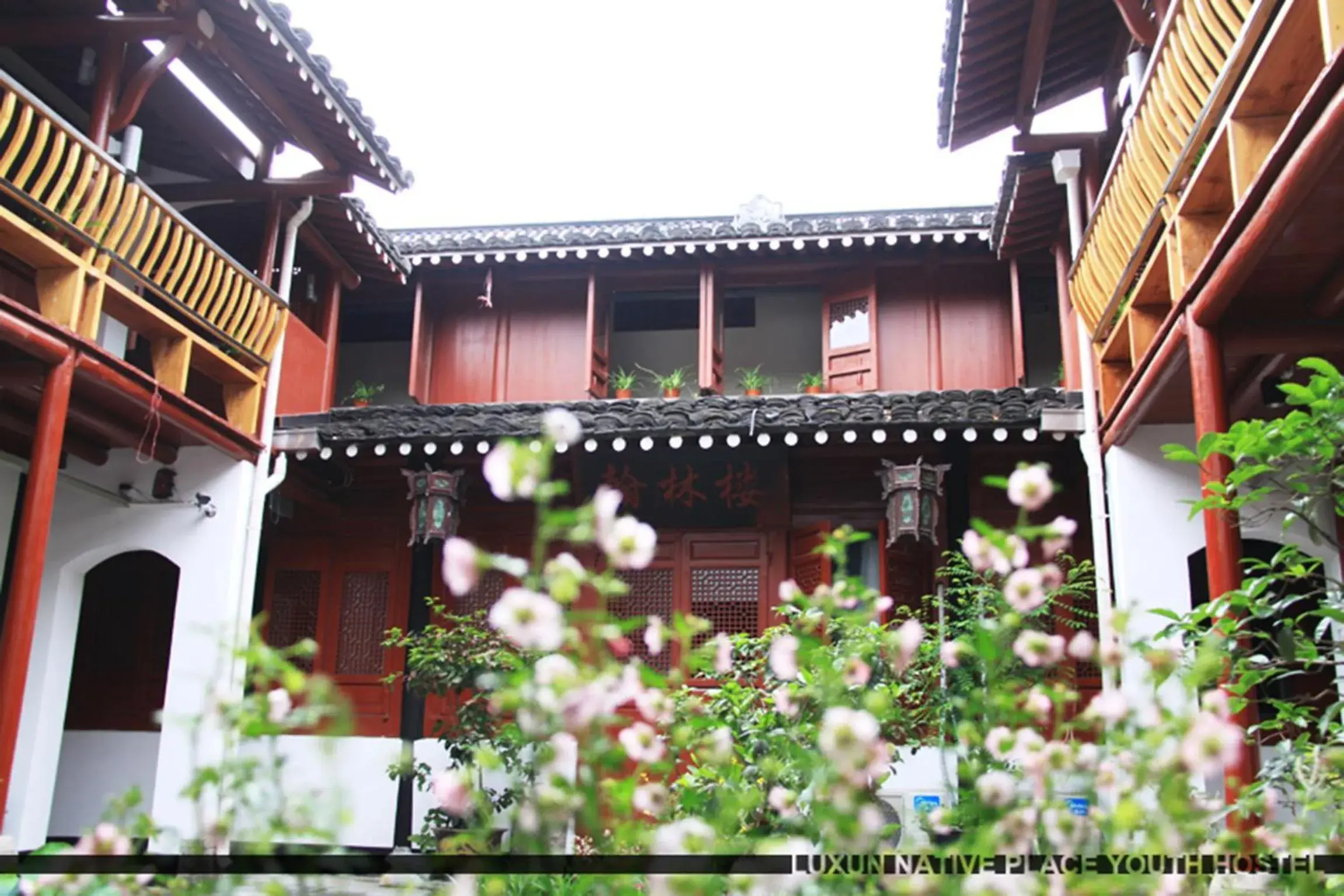 Property building in Shaoxing Laotaimen Luxun Native Place Youth Hostel Property building in Shaoxing Laotaimen Luxun Native Place Youth Hostel