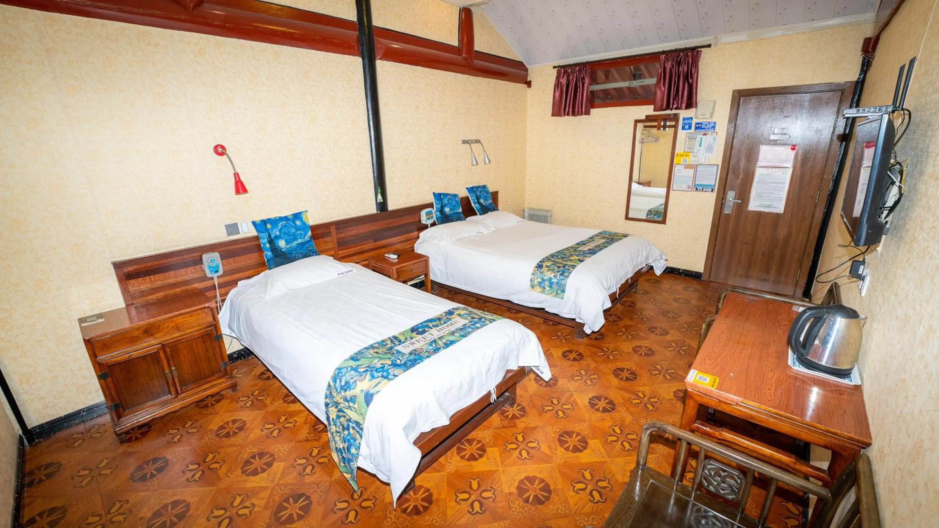 Bed in Shaoxing Laotaimen Luxun Native Place Youth Hostel