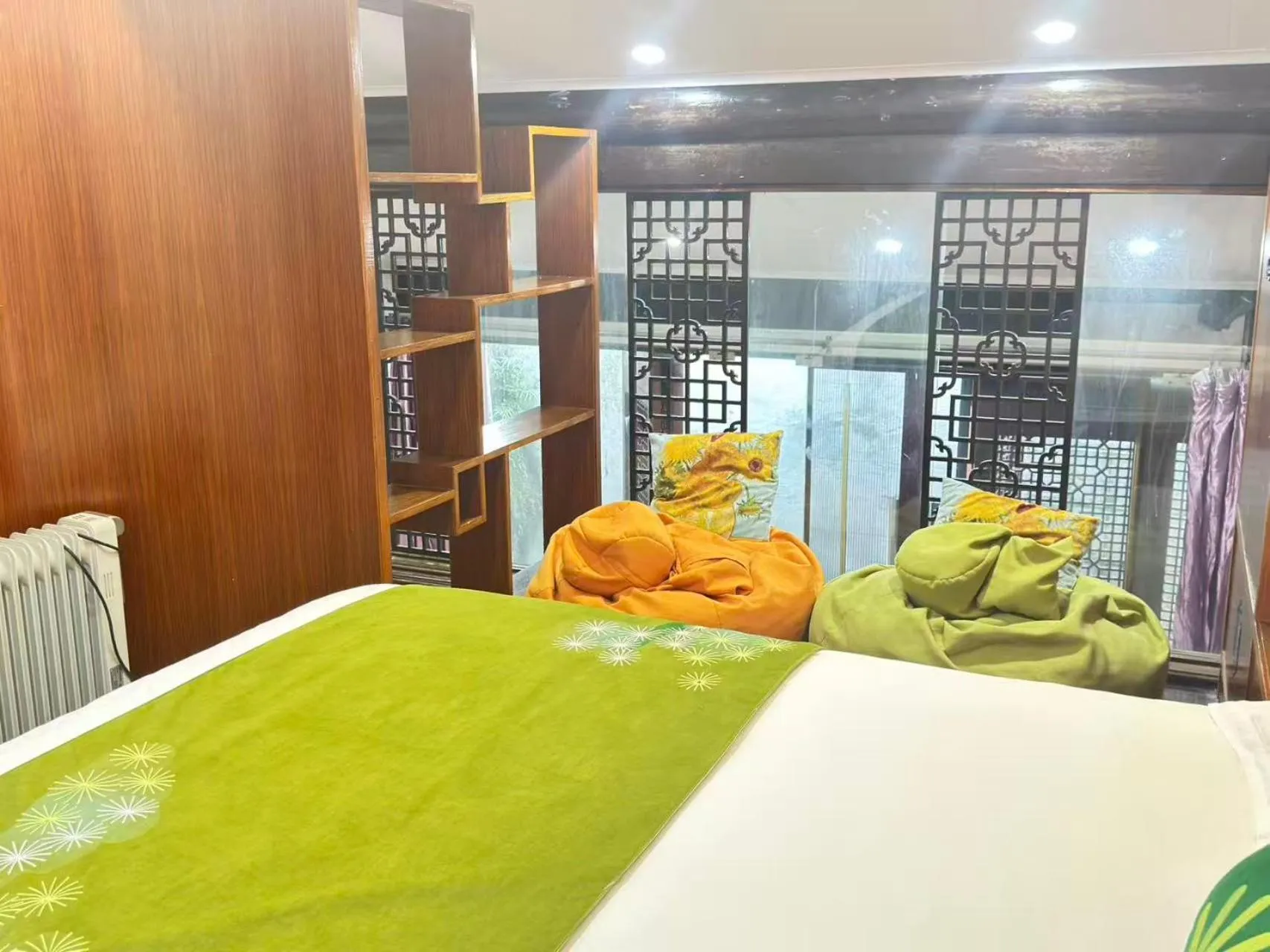 Bed in Shaoxing Laotaimen Luxun Native Place Youth Hostel