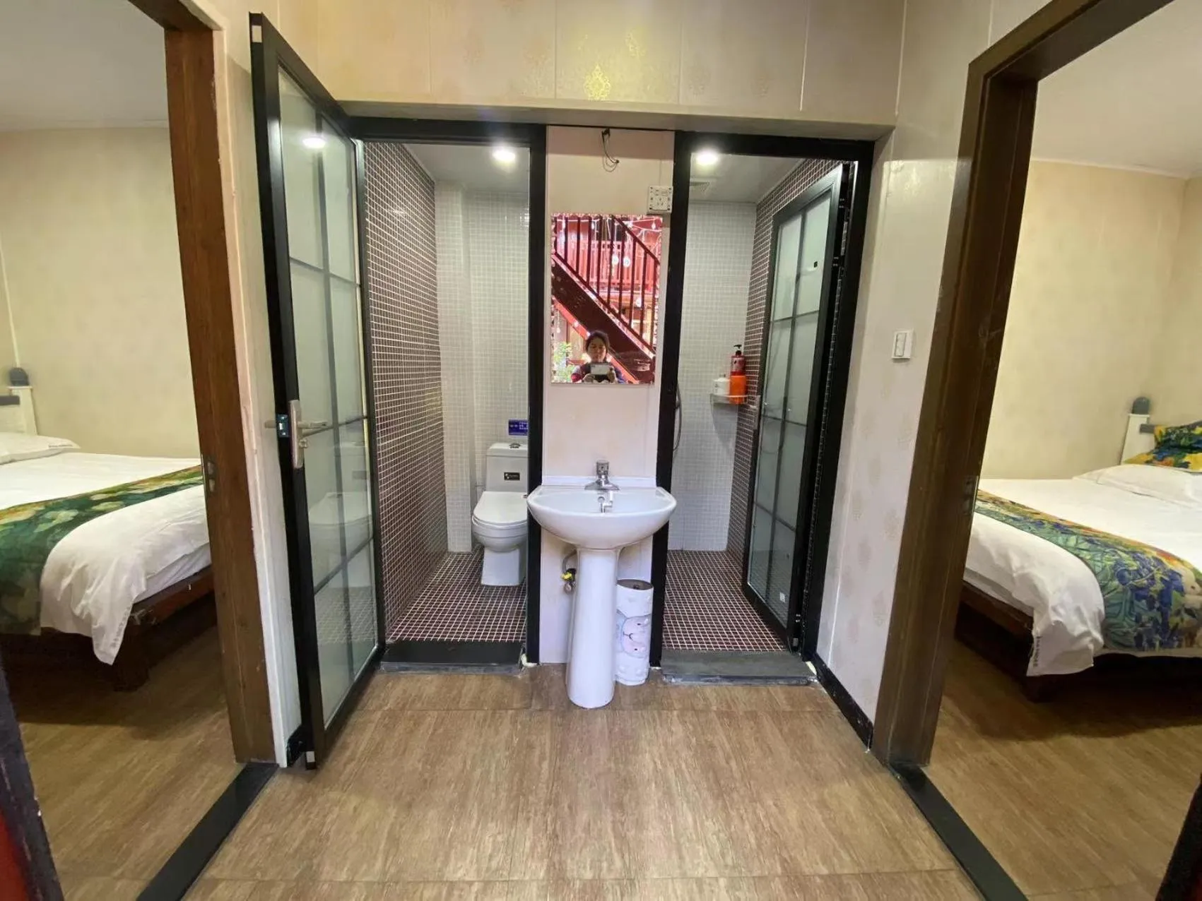 Shower, Bed in Shaoxing Laotaimen Luxun Native Place Youth Hostel