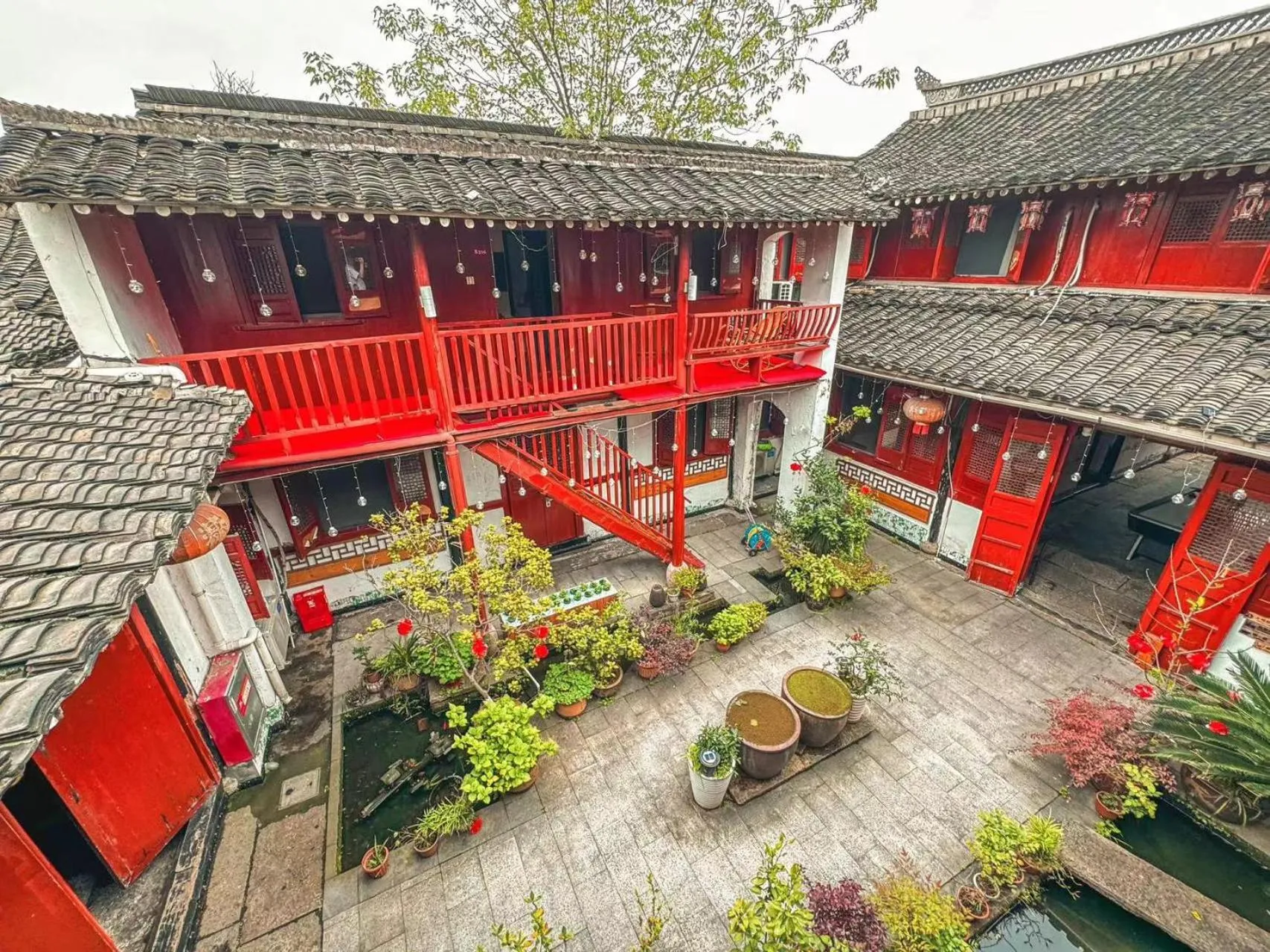 Property building in Shaoxing Laotaimen Luxun Native Place Youth Hostel