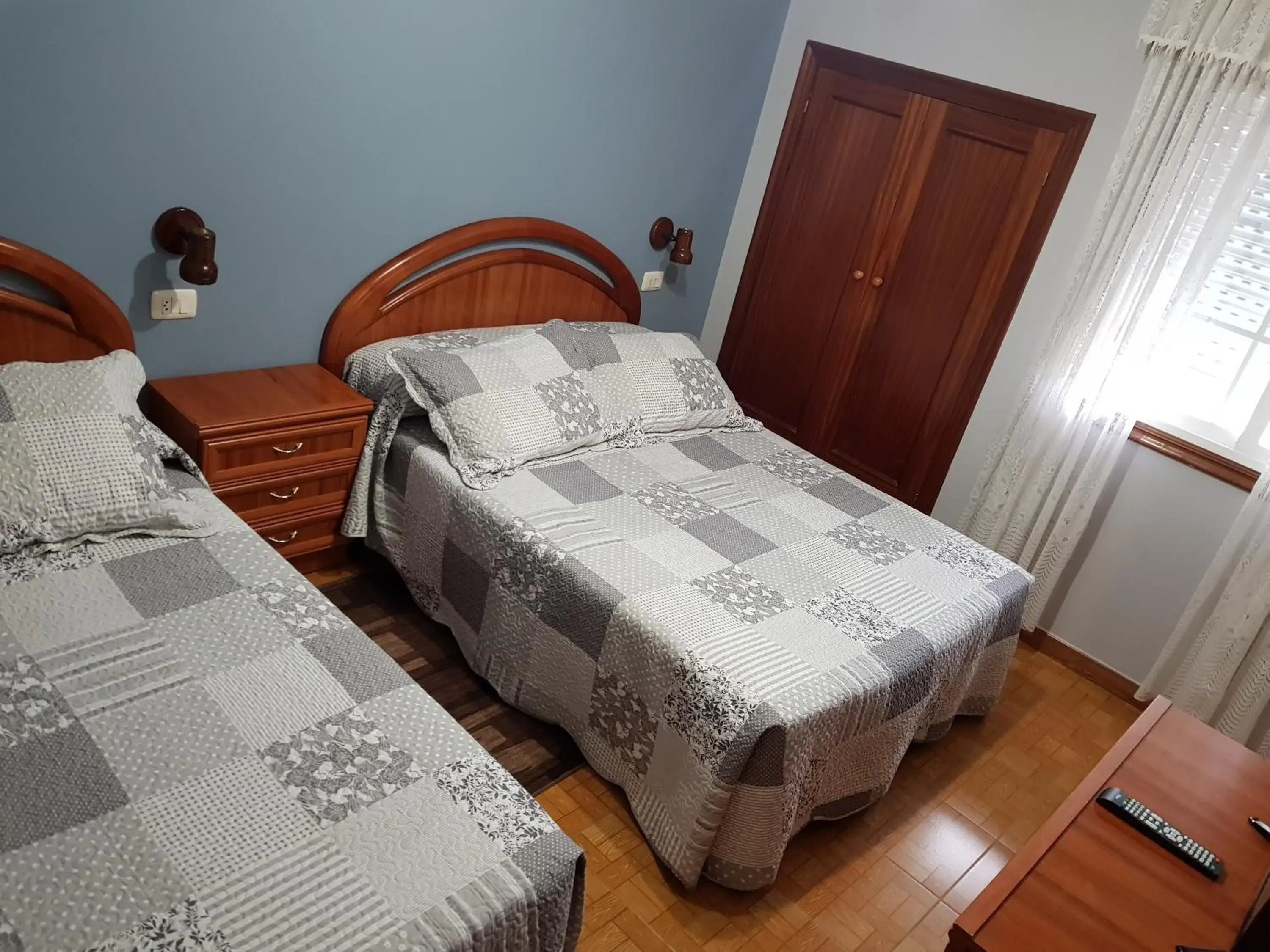 Triple Room with Private Bathroom in Rincón Do Demo Triple Room with Private Bathroom in Rincón Do Demo