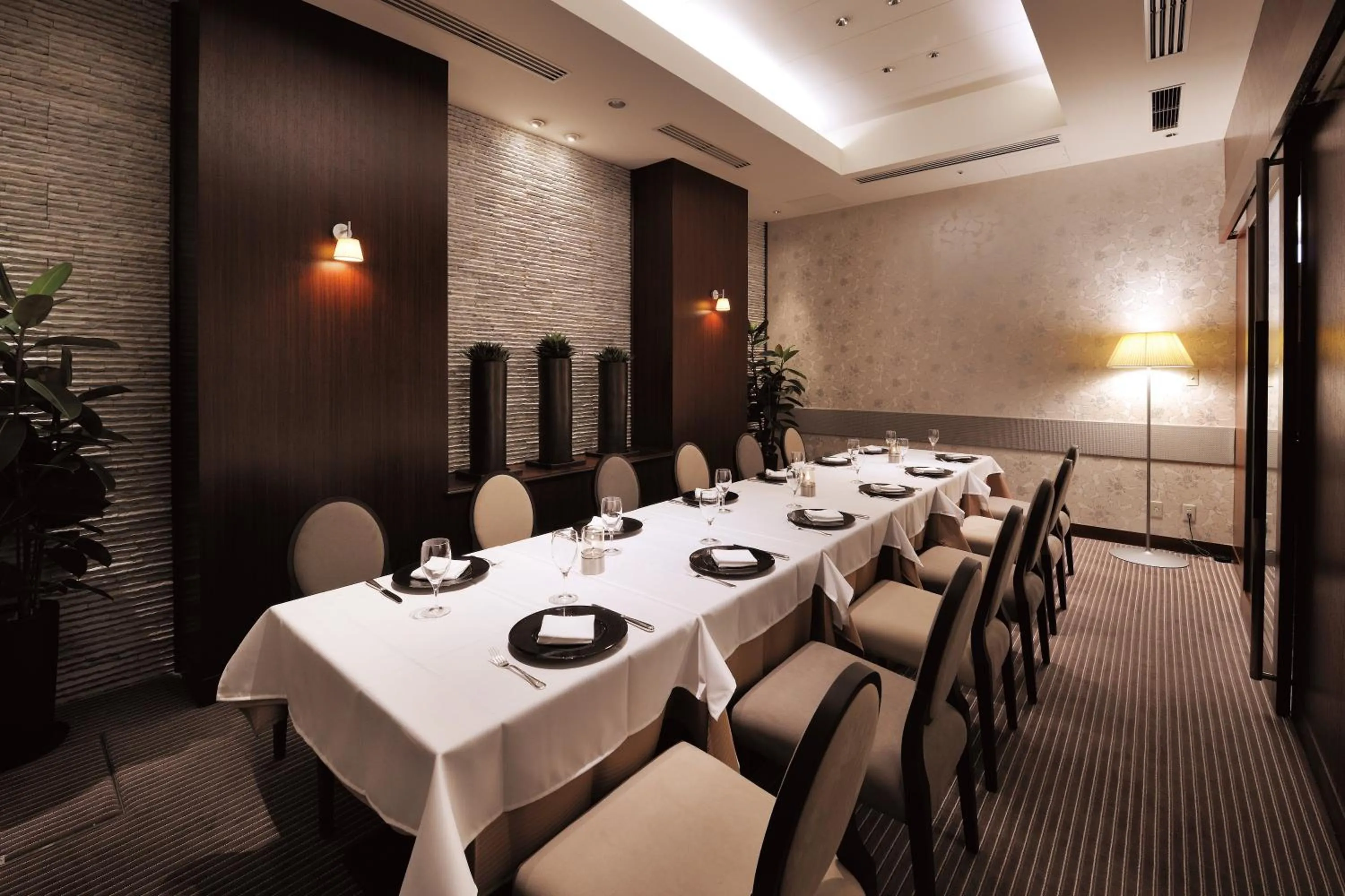 Restaurant/places to eat in Viale Osaka