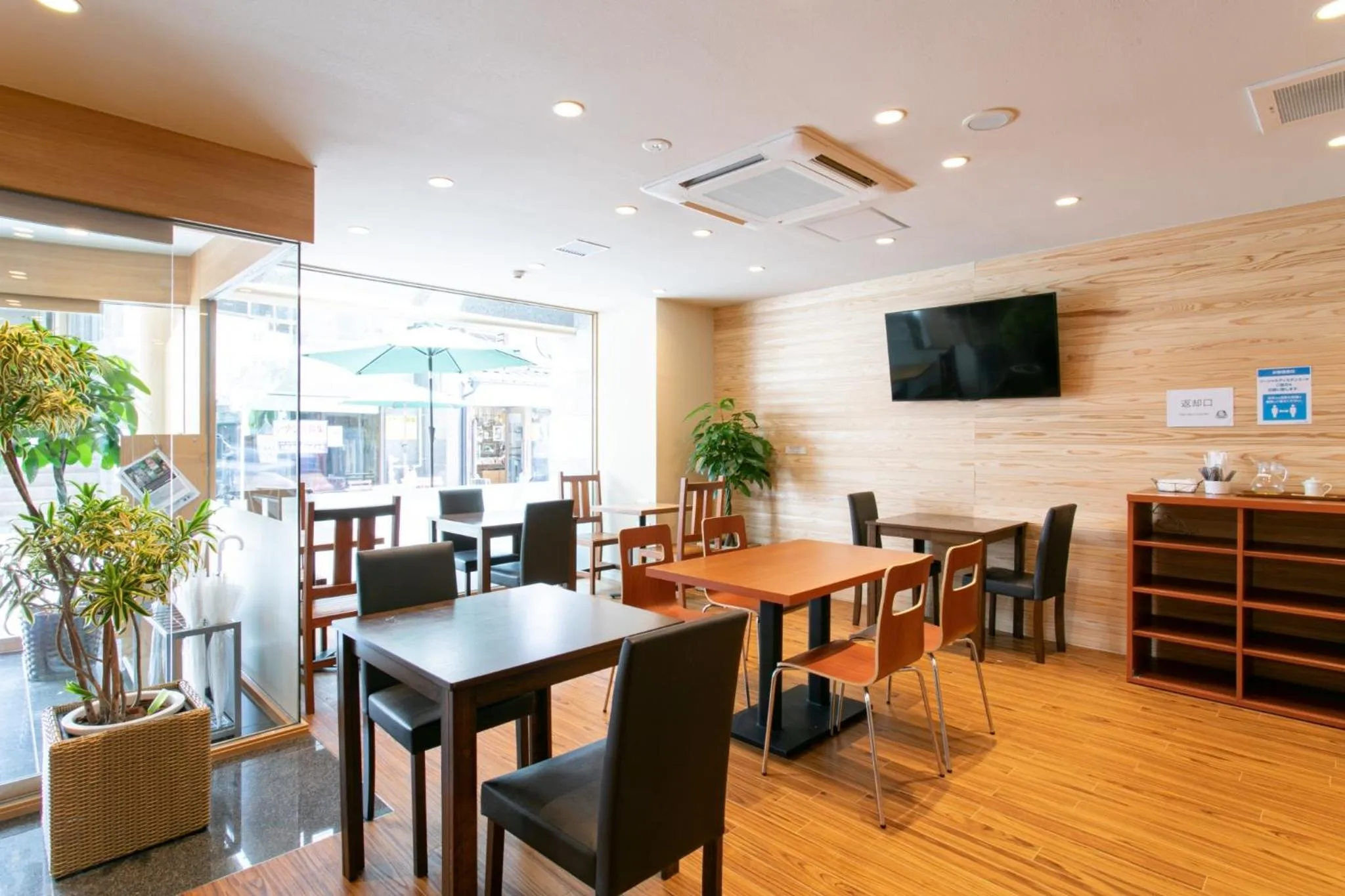 Restaurant/places to eat in Bakery Hotel Chateau D'or