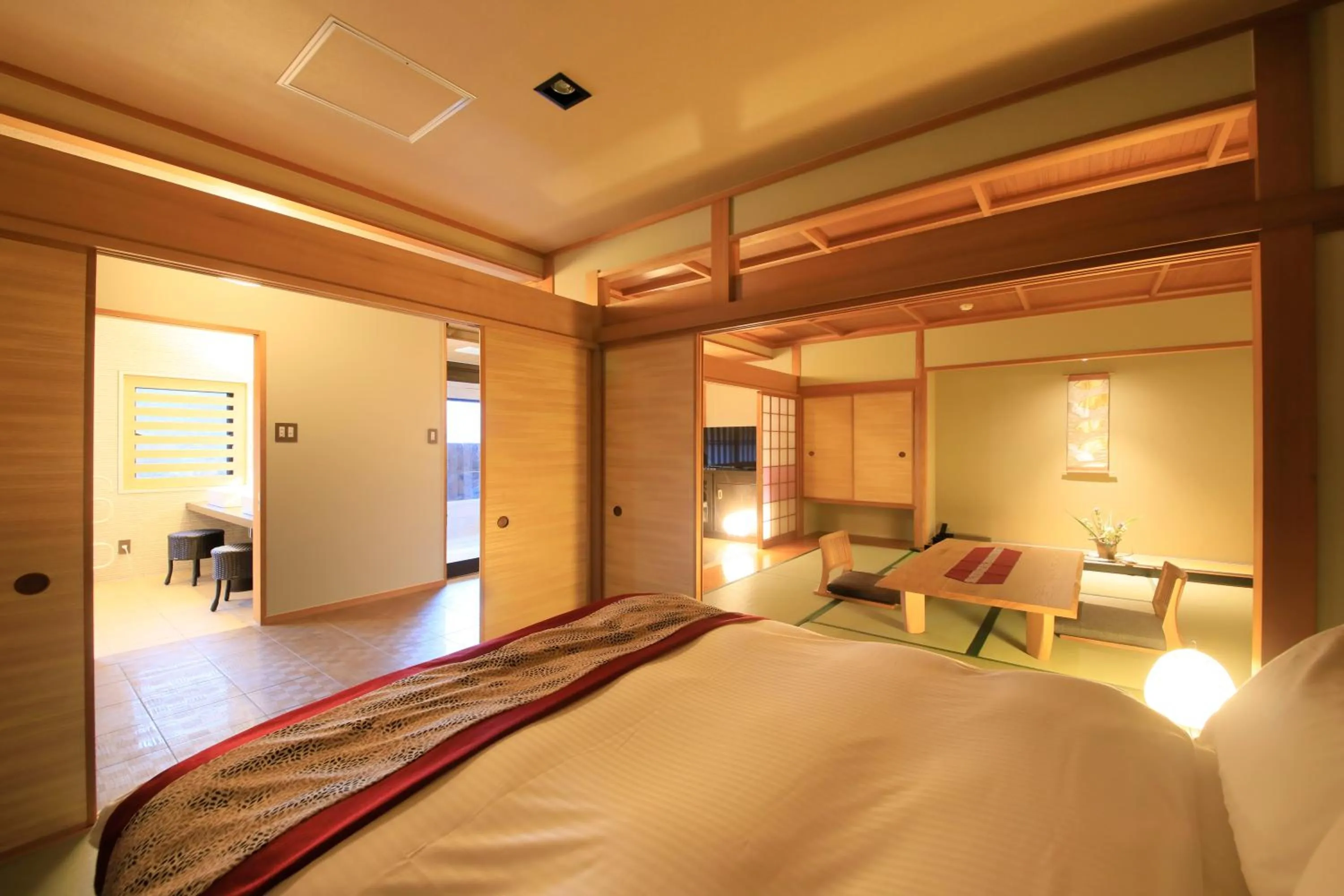 Photo of the whole room, Bed in Tensui Saryo