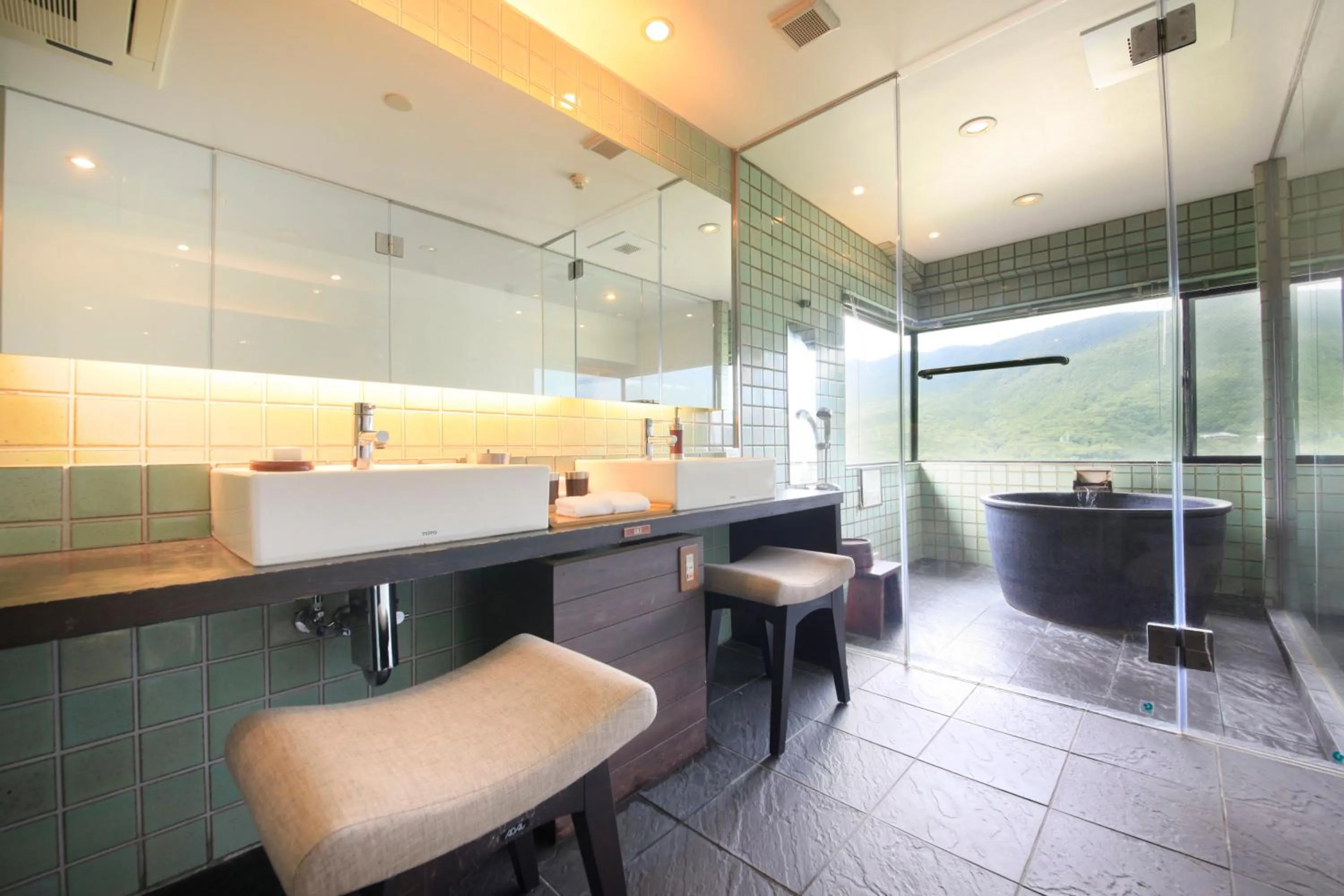 Shower in Tensui Saryo