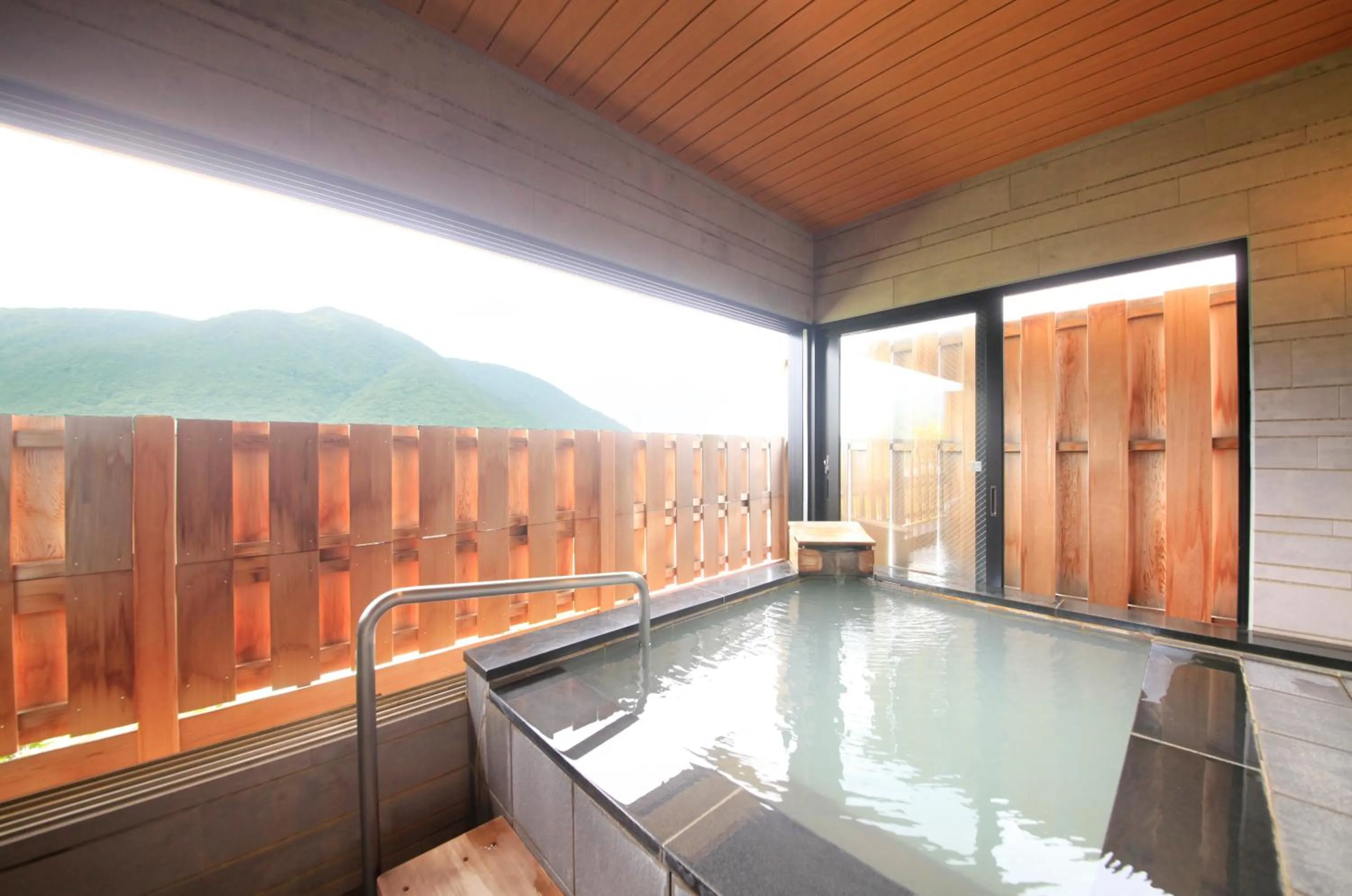 Shower in Tensui Saryo